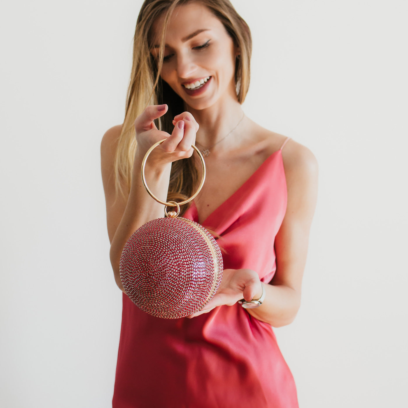 julie-julsen-disco-bag-handtasche-rot-kugel-clutch-mit-zirkonia image 6