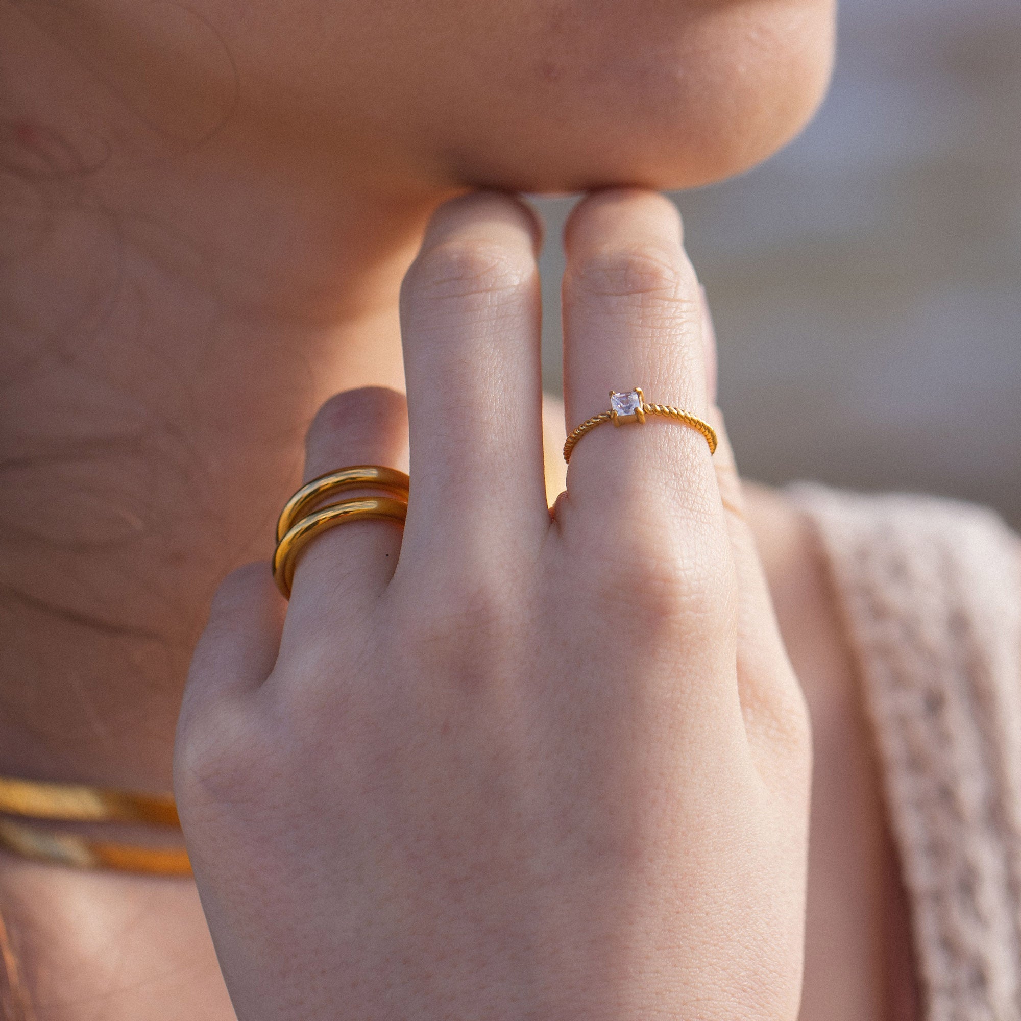 purelei-precious-fine-ring-gedrehter-ring-mit-zirkonia-stein image 3