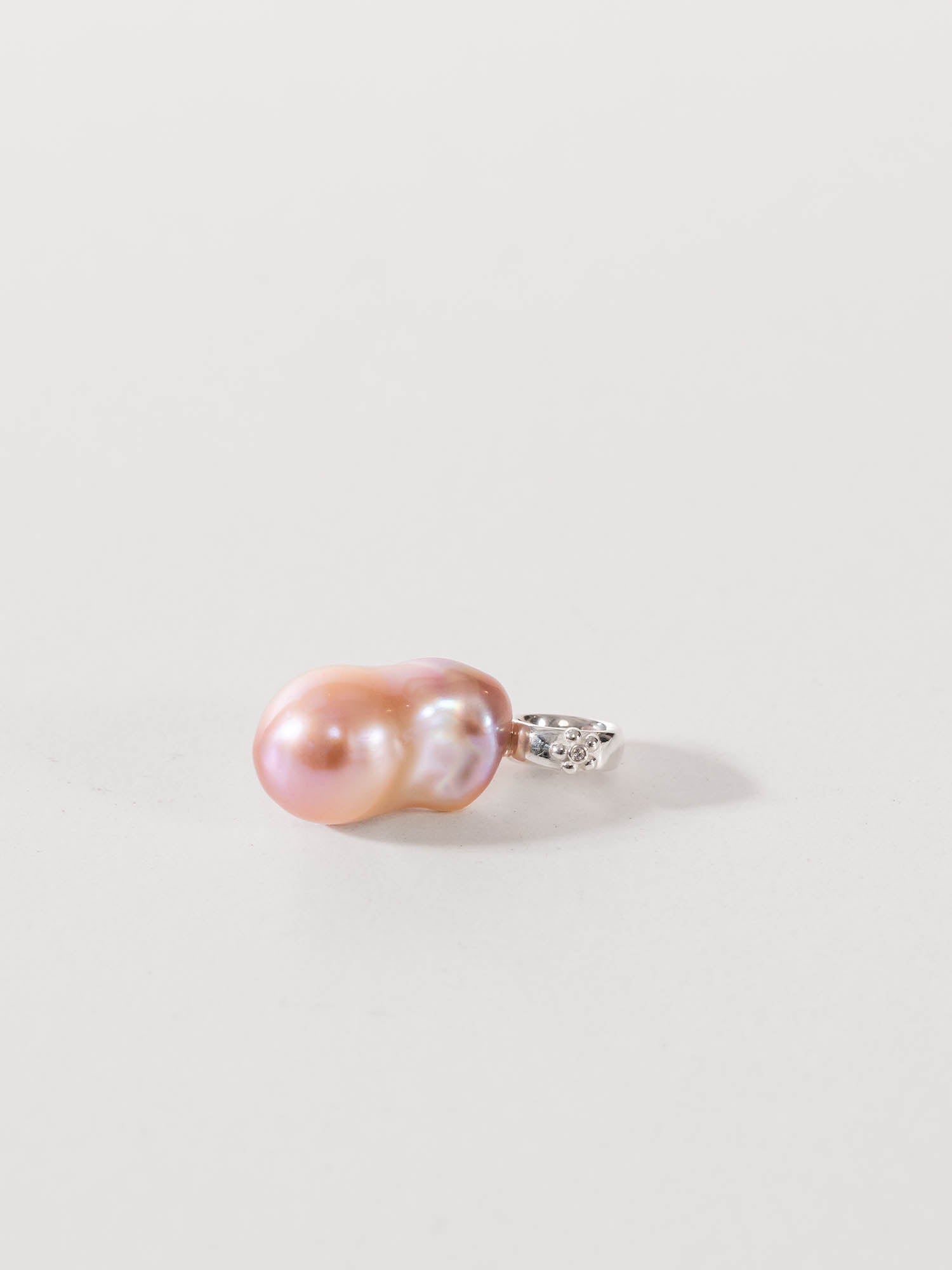 purelei-peach-dream-pearl-charm-aus-925er-sterlingsilber-mit-barockperle image 3