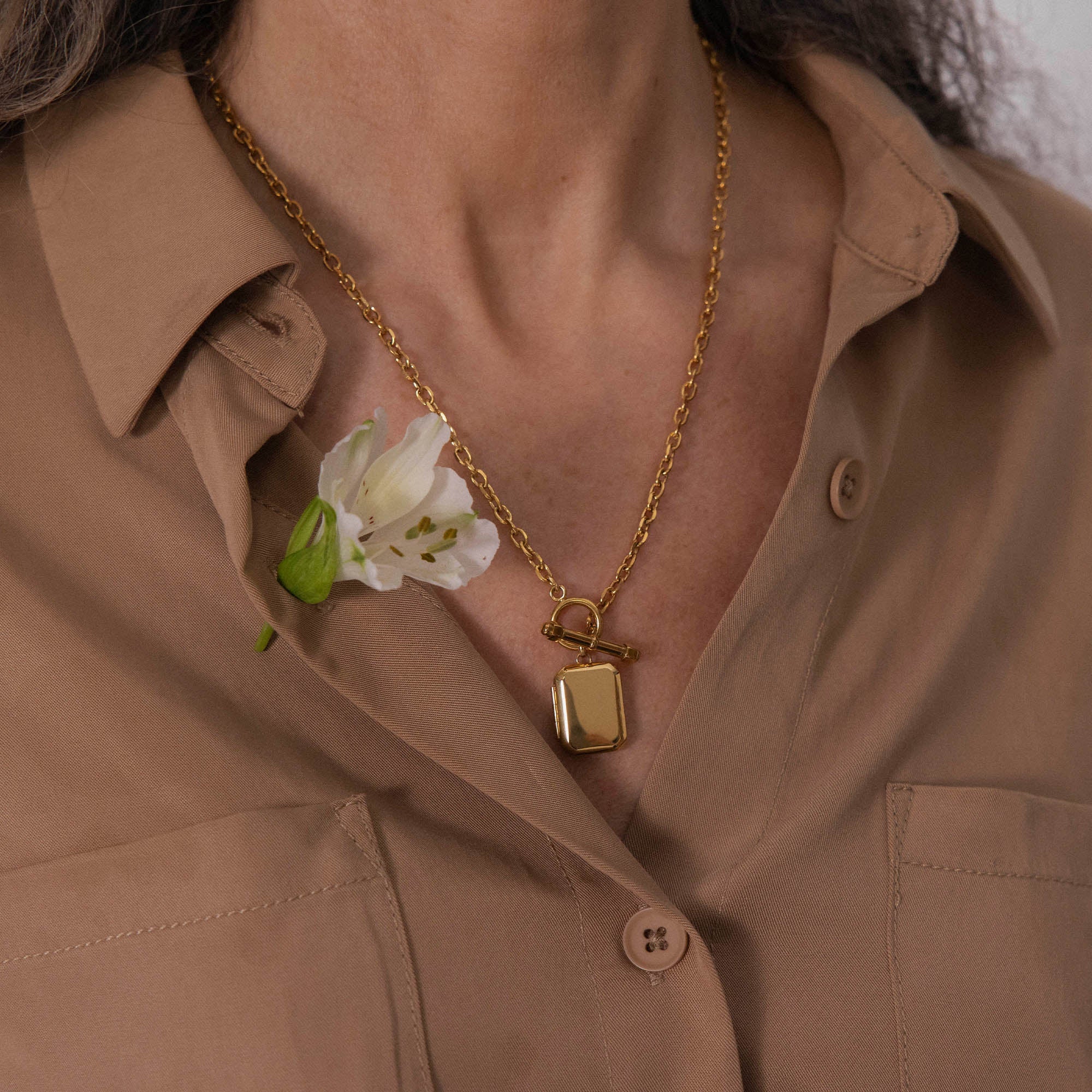 purelei-soulmate-medaillon-kette-gravierbar-mit-knebelverschluss image 3
