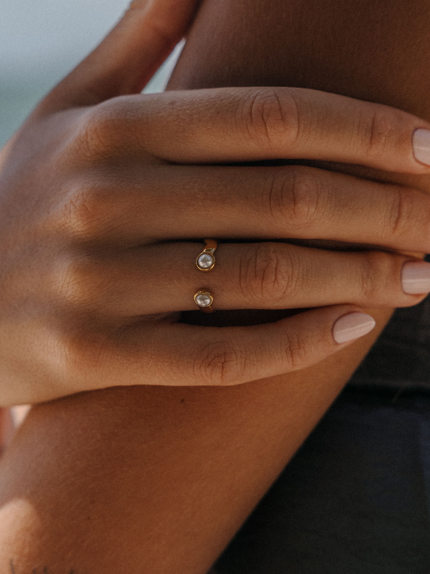 purelei-dewdrop-ring-verstellbar-50-60-wellenring-mit-perlen image 3