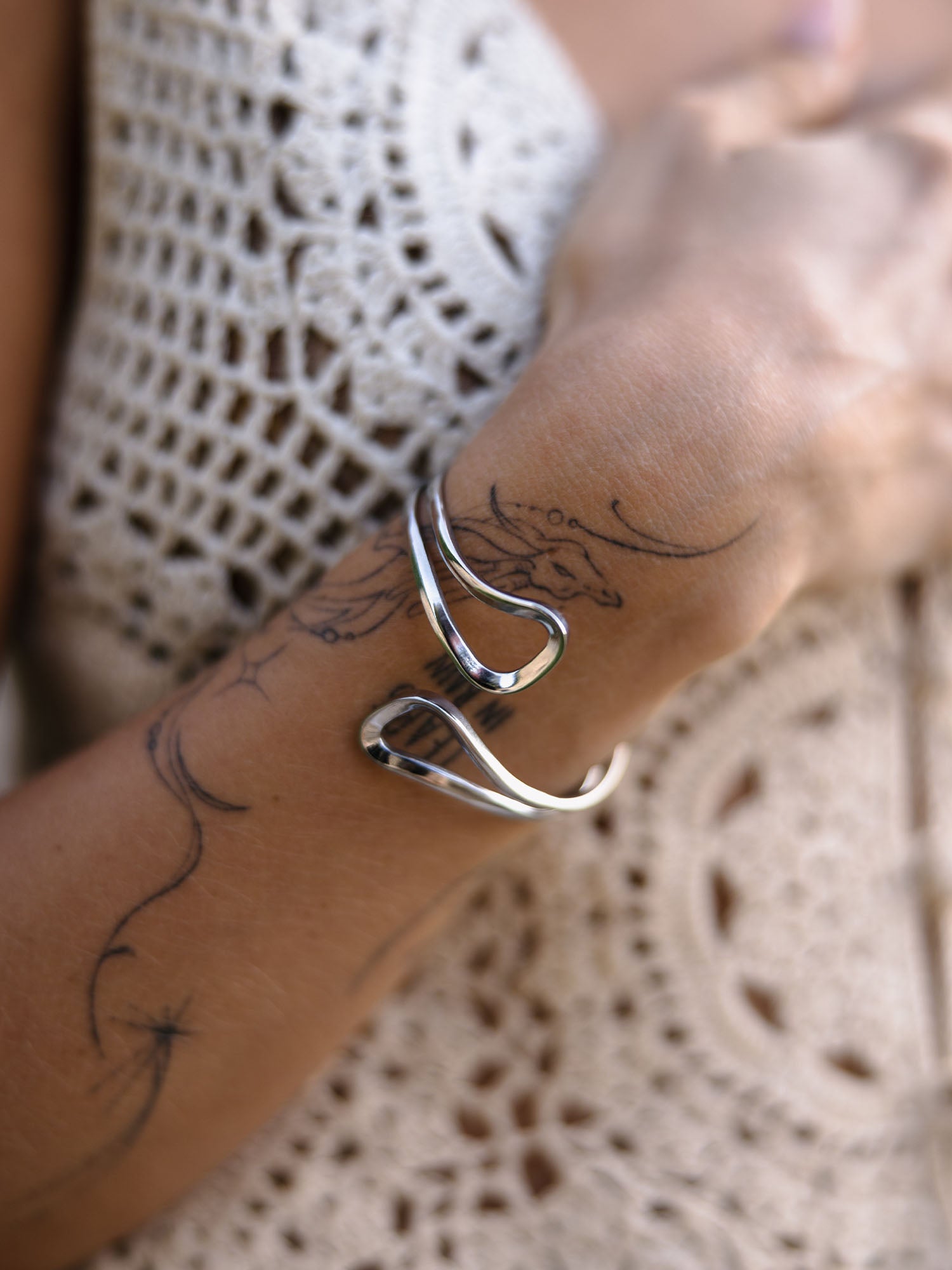 purelei-journey-armcuff-armreif-geschwungen-aus-edelstahl image 5