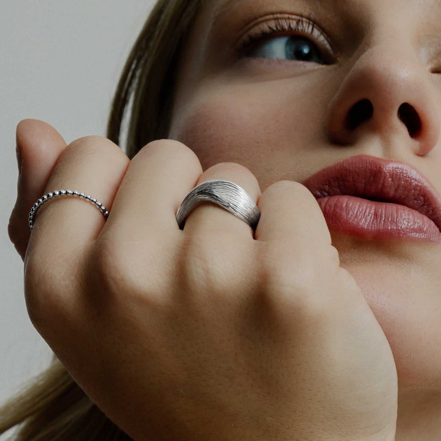 xenox-fiora-ring-925-sterlingsilber-rhodiniert-blattstruktur image 3