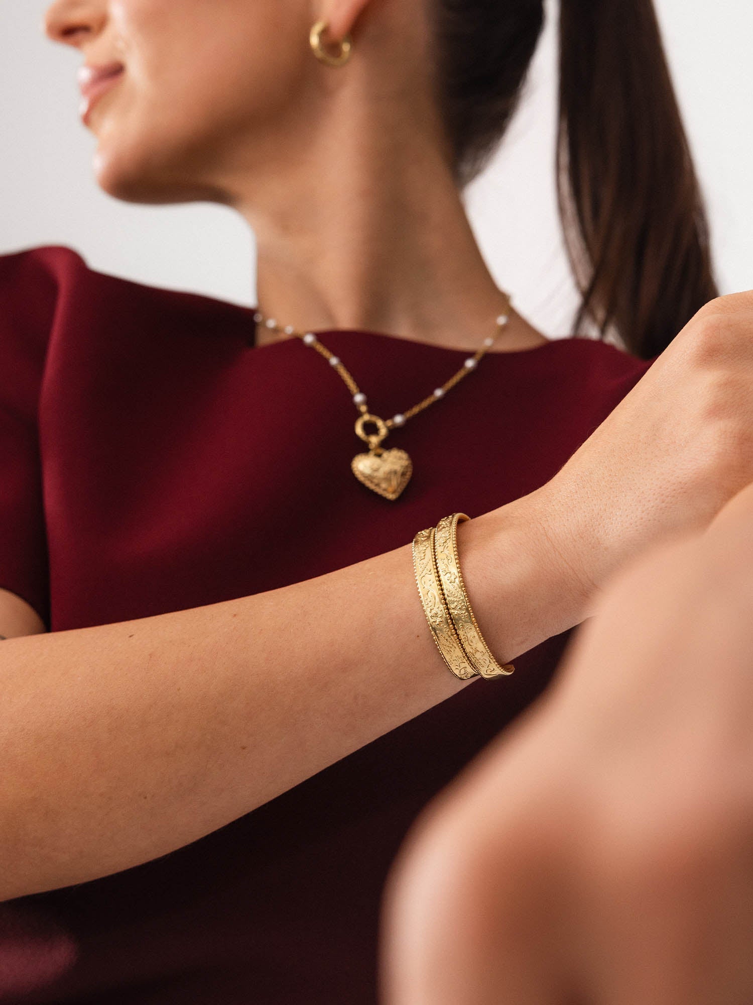 purelei-vintage-love-armcuff-verstellbarer-armreif-mit-aloha-muster-in-gold image 4