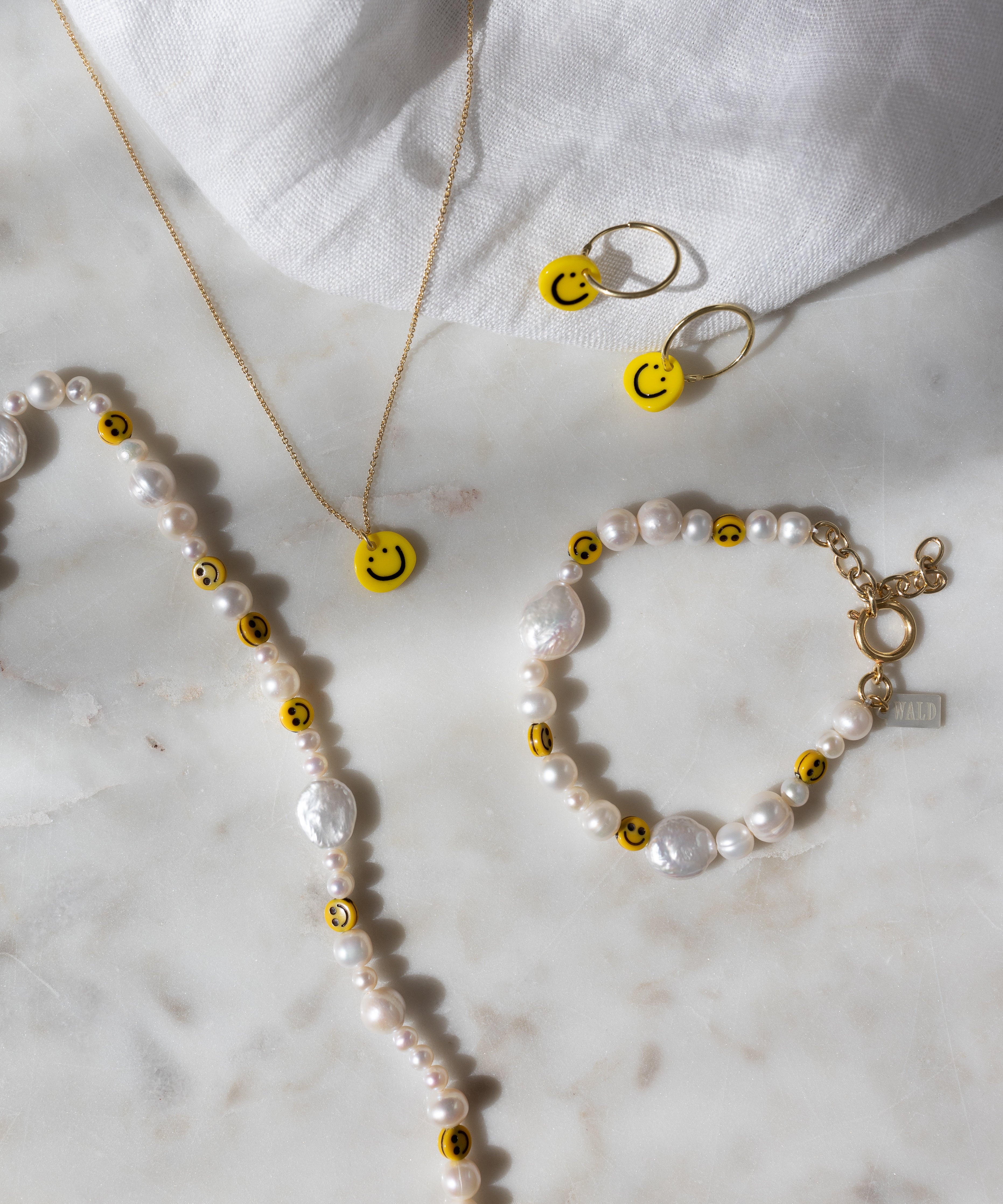 wald-berlin-smilie-yellow-earrings-acetat-hoops image 5