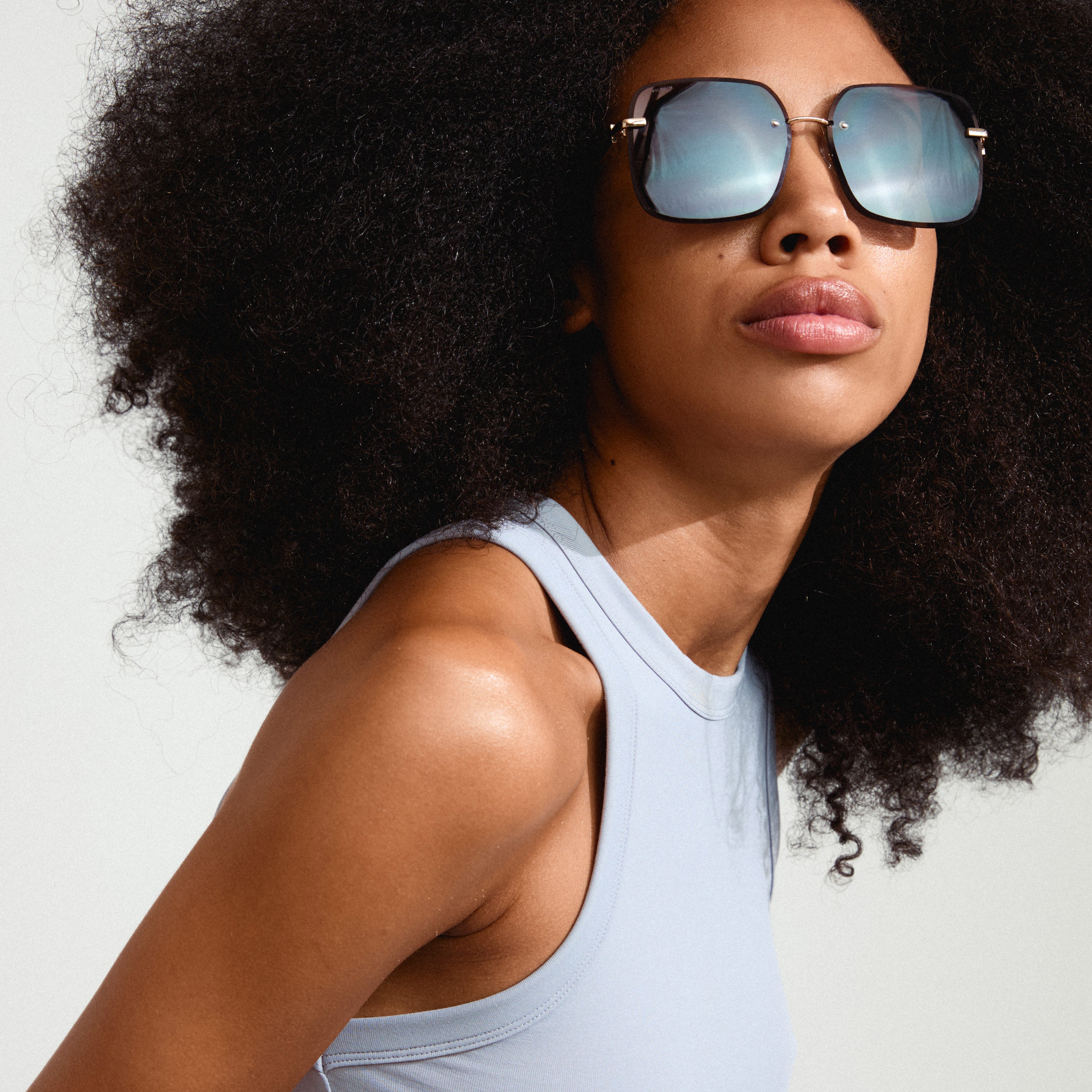 pilgrim-aylin-sonnenbrille-grau-gold-oversize-70s image 2