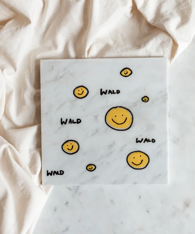 wald-berlin-smilie-dude-marble-art-piece-schmuck-display-aus-marmor image 1