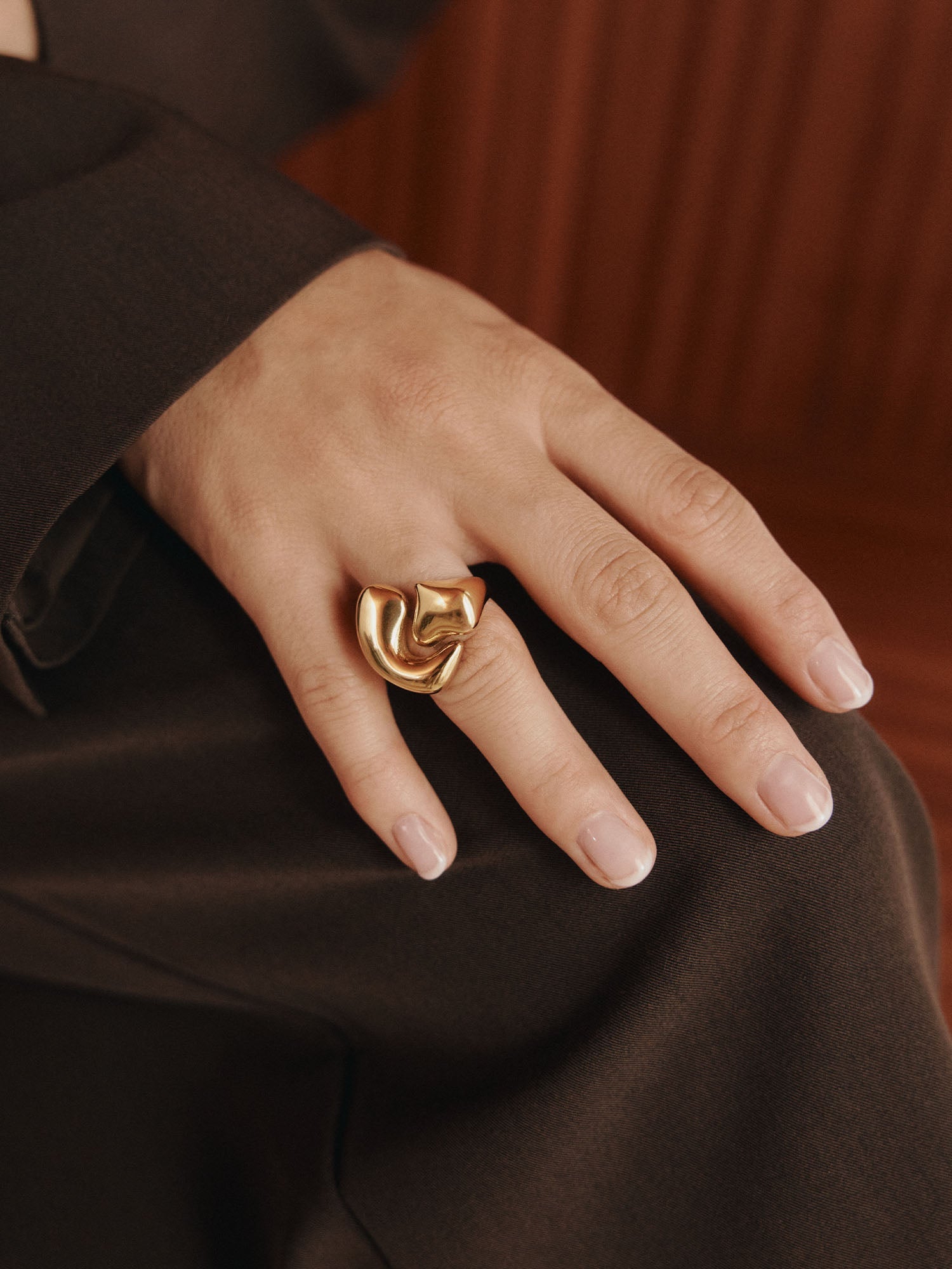 purelei-x-leger-fluid-forms-ring-organischer-statement-ring-aus-edelstahl image 8