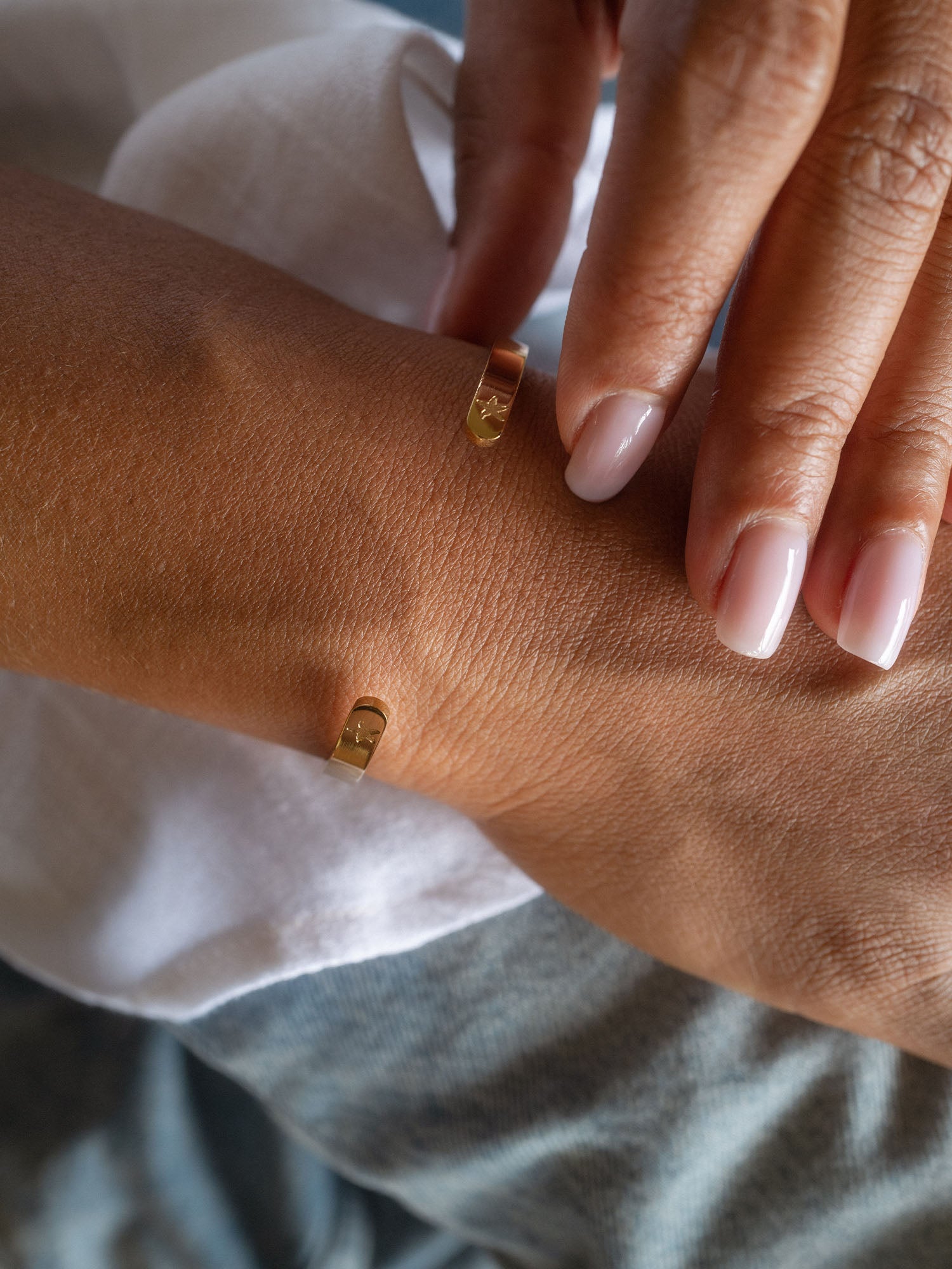 purelei-connection-armcuff-armreif-mit-seestern-gravur image 4