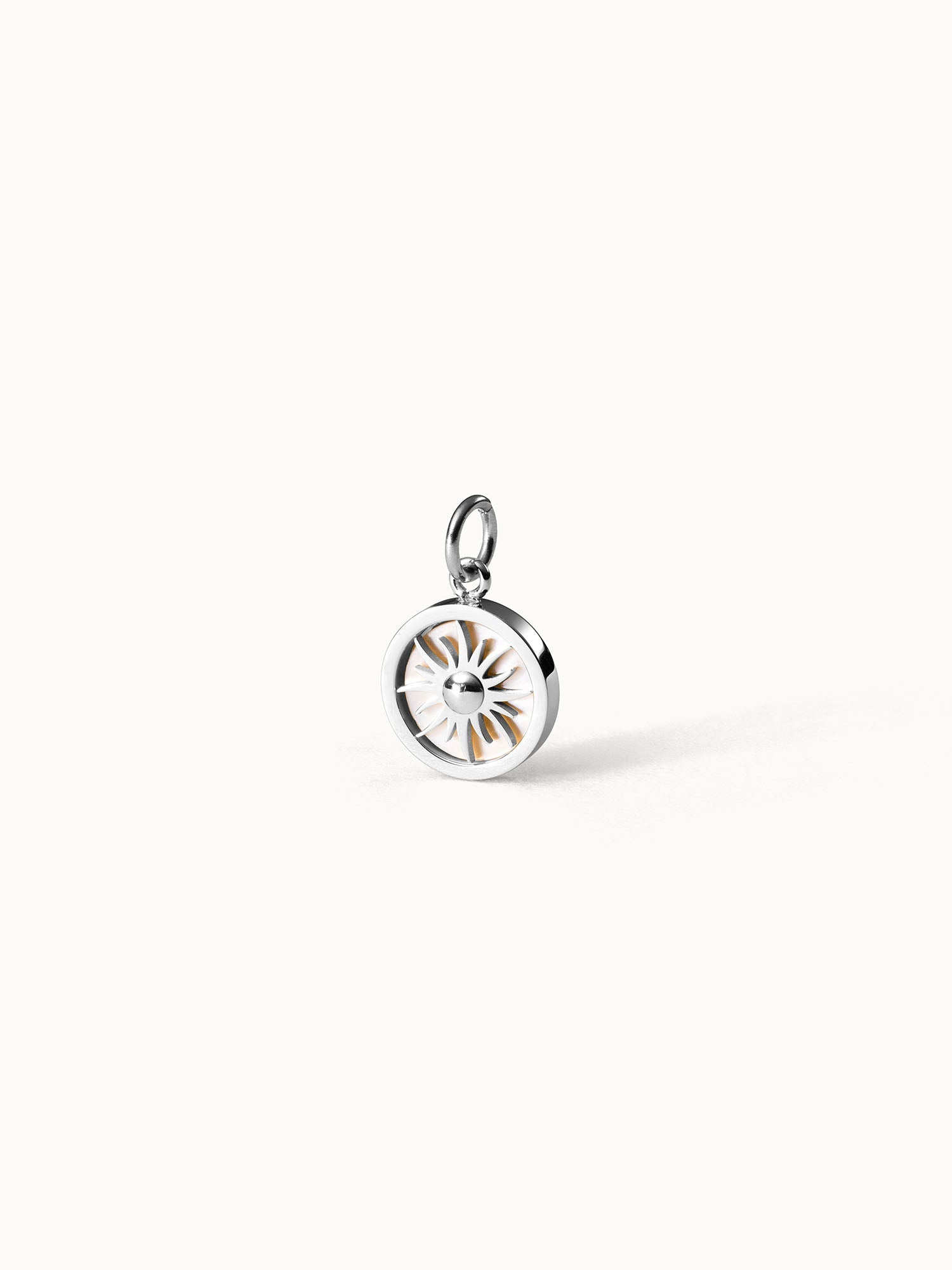 purelei-sun-charm-sonnen-anh-nger-mit-perlmutteinlage image 5