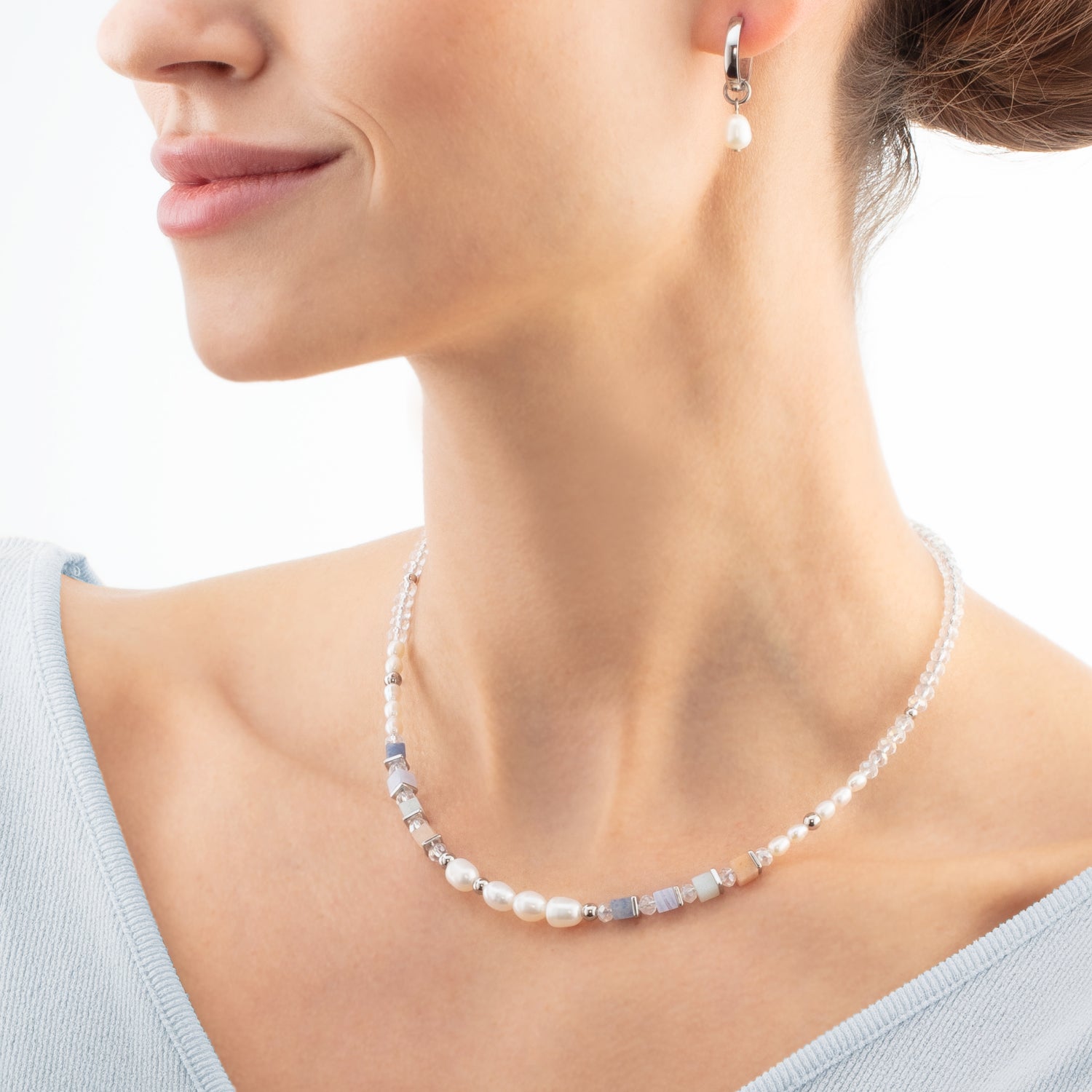 coeur-de-lion-cosmic-pearls-soft-creolen-silber-mit-s-wasserperlen-charm image 4