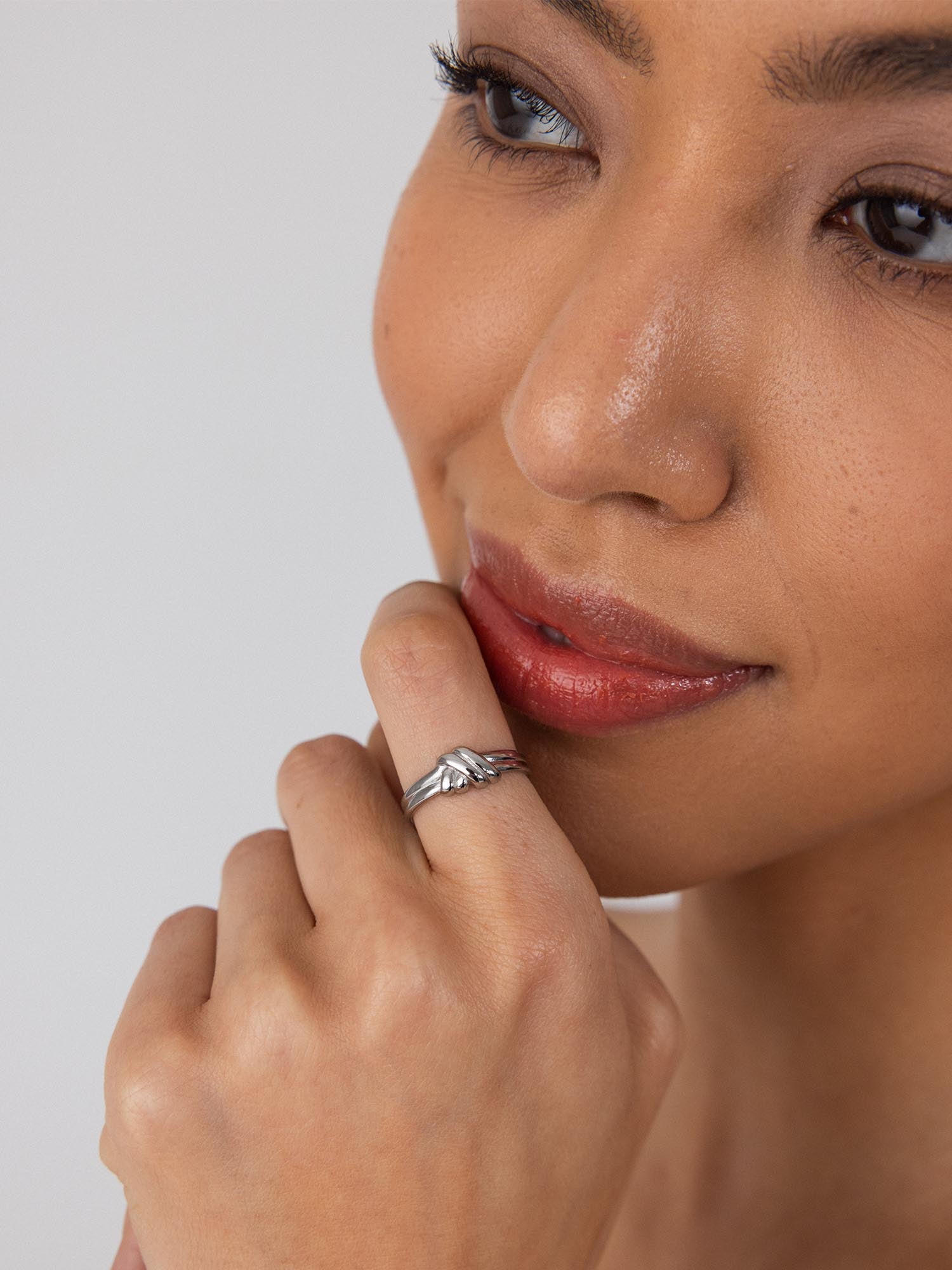 purelei-knot-ring-gr-enverstellbarer-ring-mit-knotendesign image 5
