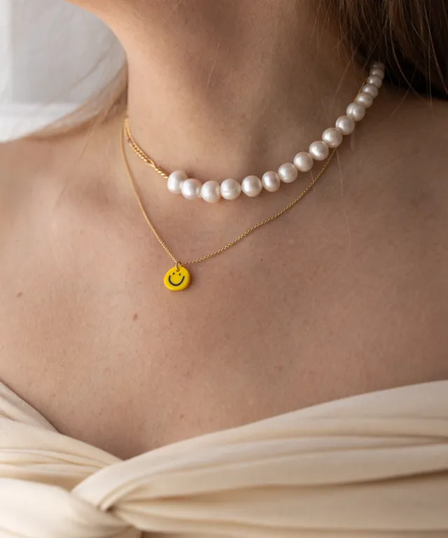 wald-berlin-smilie-yellow-necklace-goldkette-43-cm-mit-handbemaltem-smiley-anh-n image 1