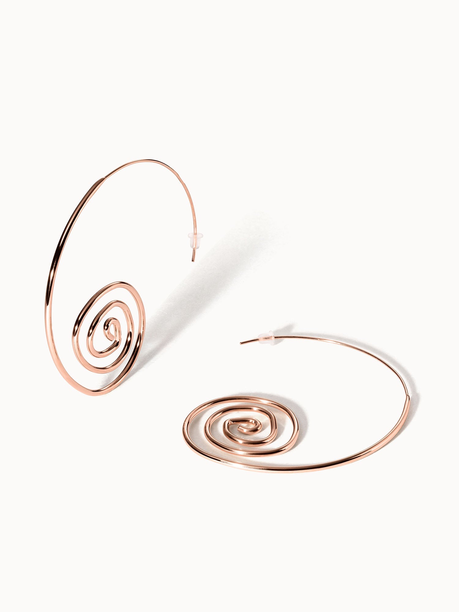 purelei-flow-ohrringe-creolen-spiral-60-mm-statement image 7