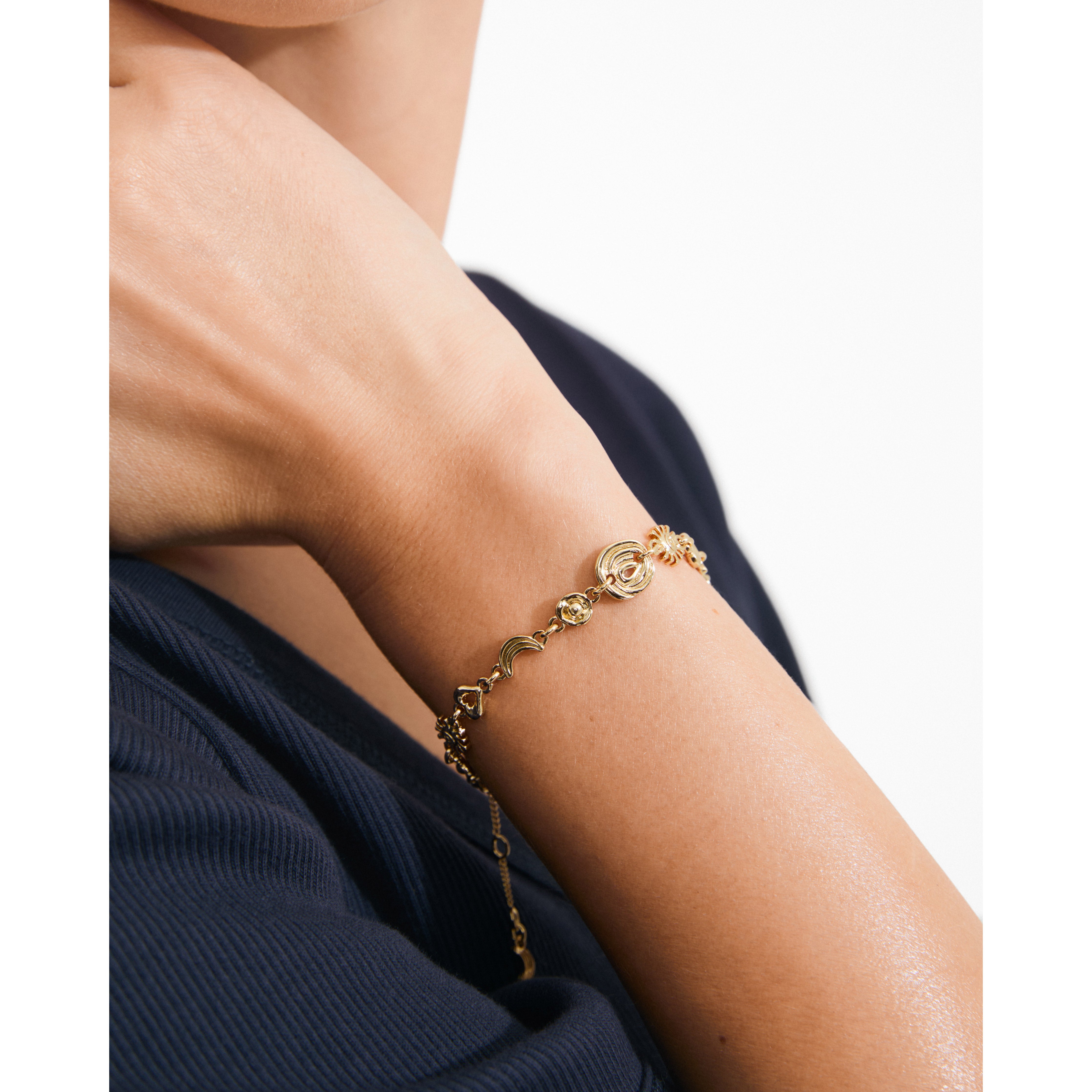 pilgrim-misha-armband-vergoldet-mit-sonne-mond-herz-charms image 3