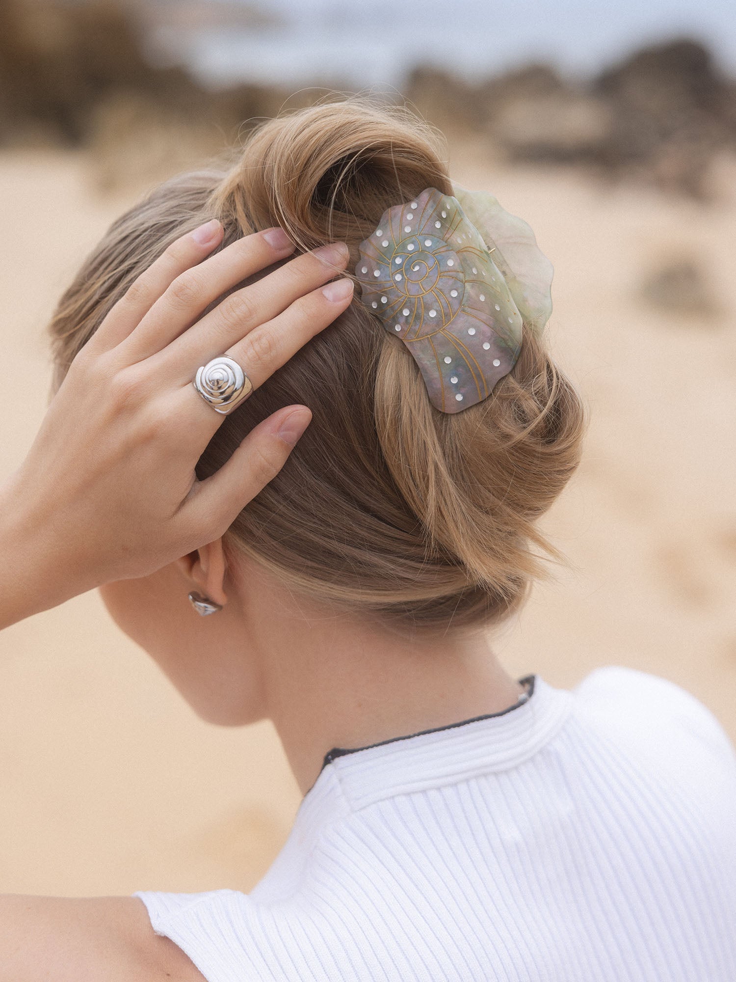 purelei-seafoam-haarklammer-84-3-mm-mit-perlmutt-design image 4