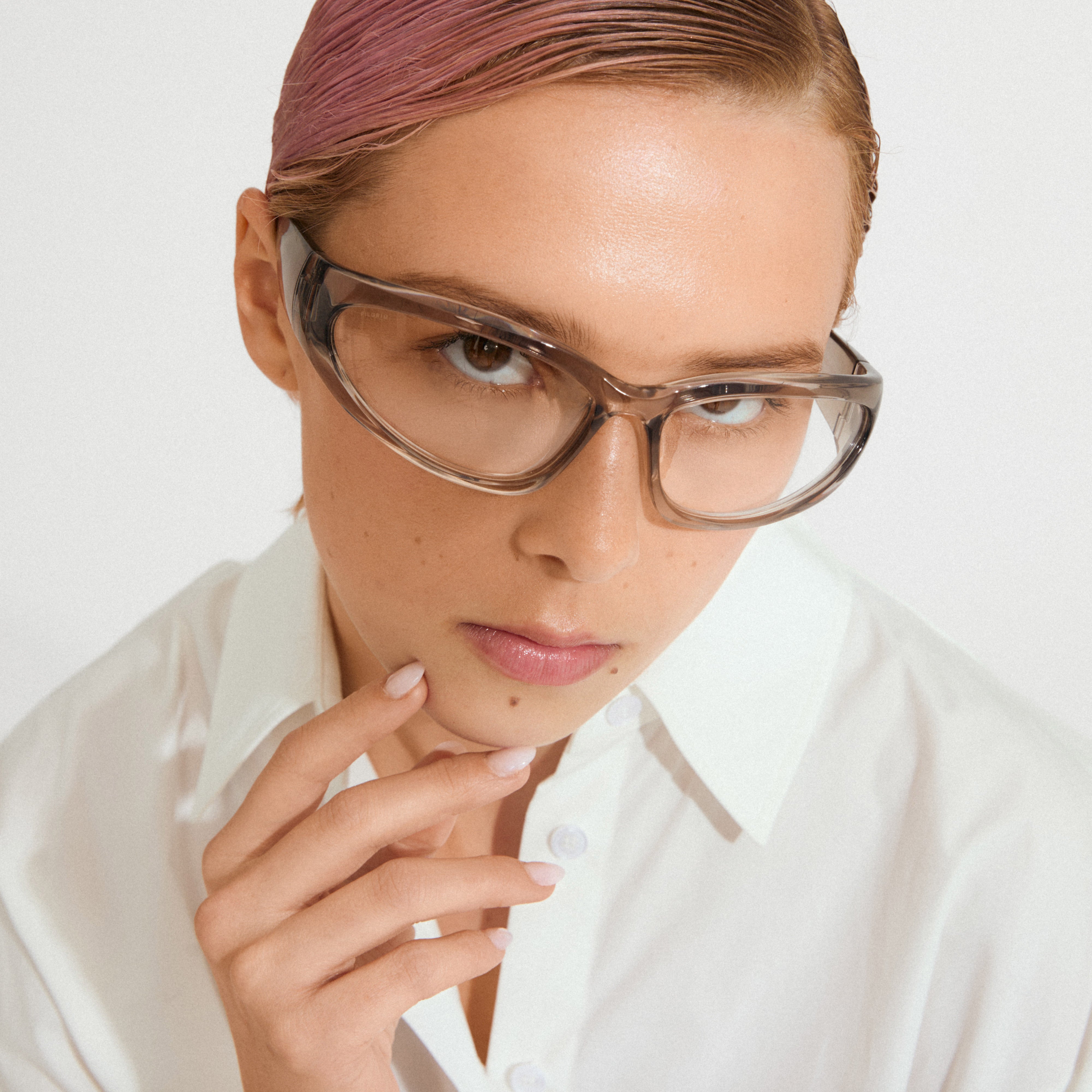 pilgrim-bryar-sonnenbrille-grau-transparent-im-y2k-sportdesign image 3