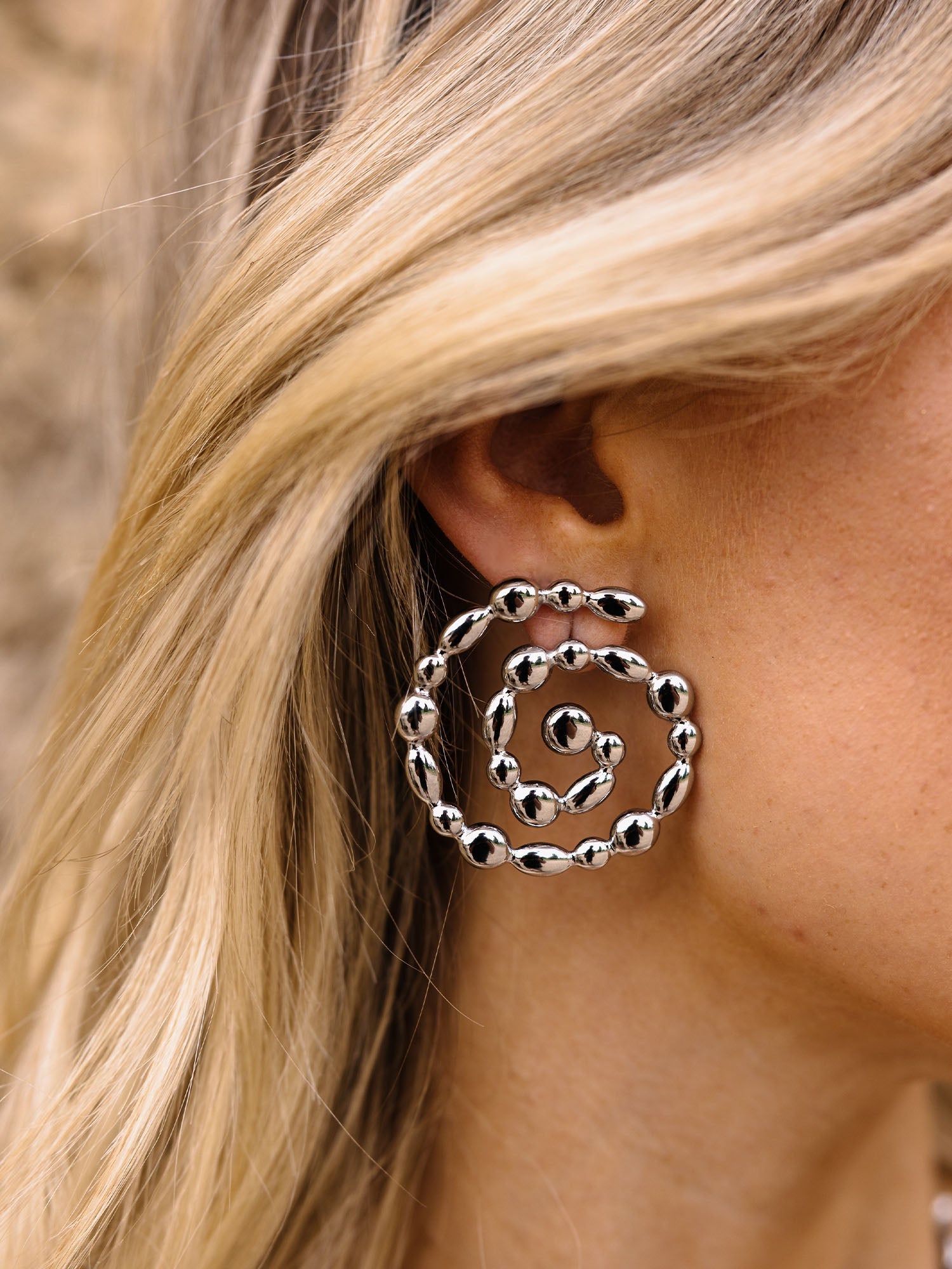 purelei-swirl-ohrringe-statement-ohrstecker-40-x-38-mm image 6