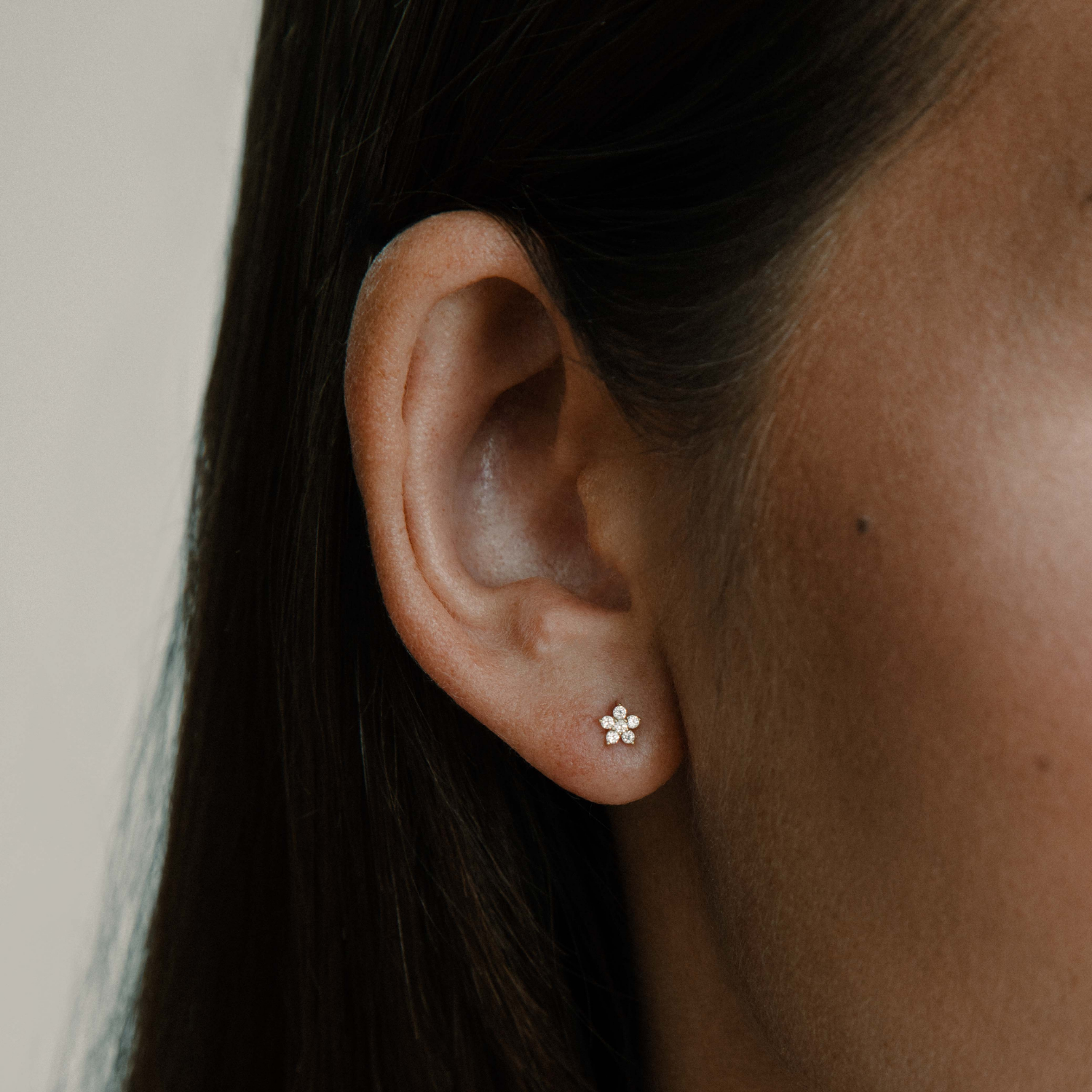 xenox-fine-star-piercing-585-gelbgold-mit-zirkonia-einzelpiercing image 2