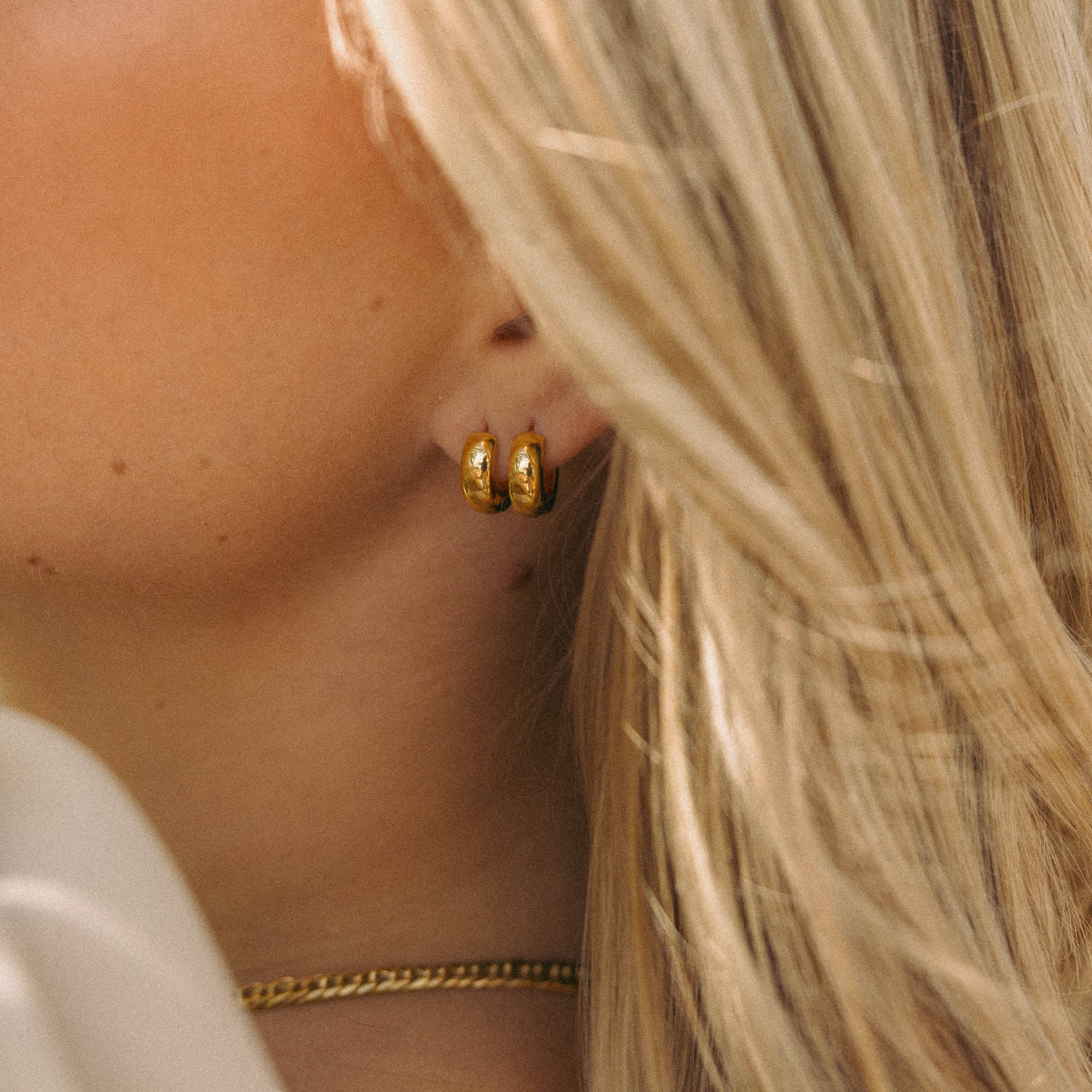 purelei-silk-ohrringe-kleine-creolen-7-4-mm-gold-silber-ros-gold-hellsilber image 2