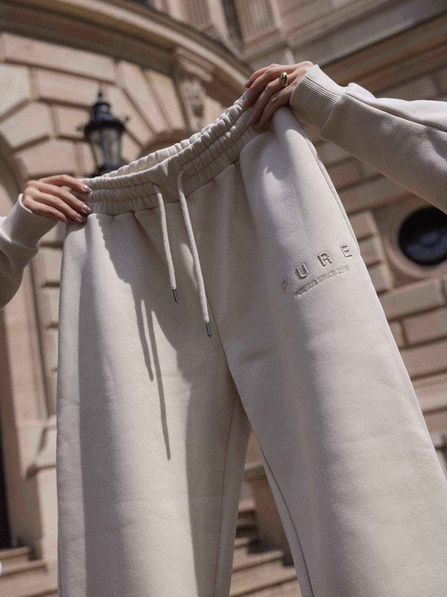 purelei-feeling-pure-sweatpants-beige-oversized-jogginghose image 4