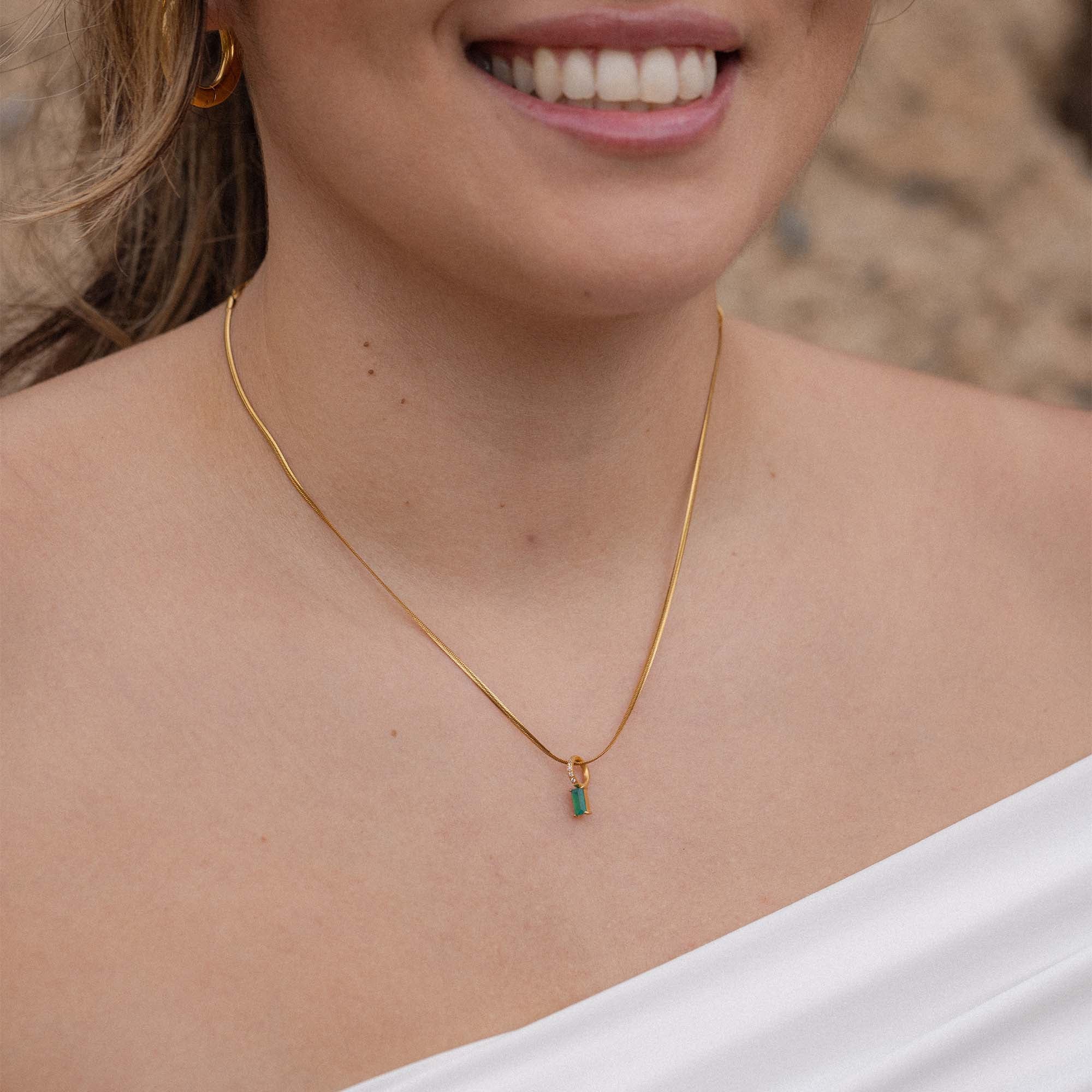 purelei-geburtsstein-mai-chrysopras-charm-baguette image 3