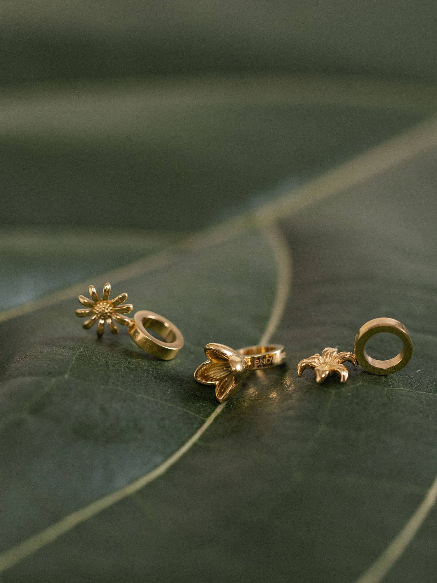 purelei-veilchen-charm-anh-nger-geburtsblume-februar-8-mm image 4