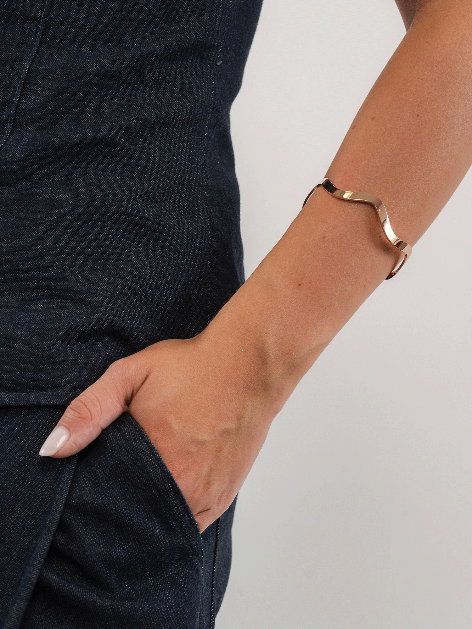 purelei-wave-elegance-armcuff-edelstahl-armreif image 5