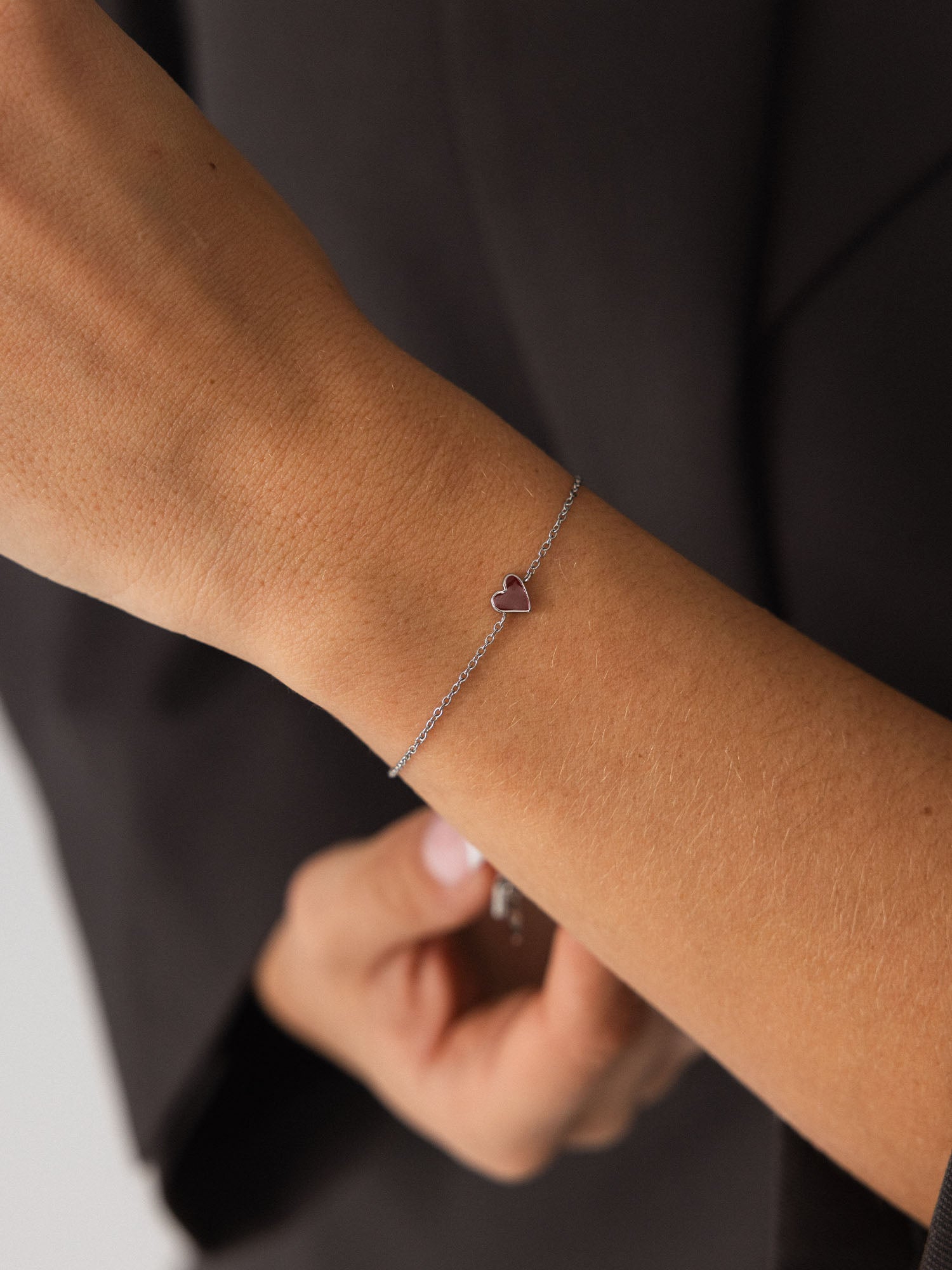 purelei-mahina-club-memory-armband-mit-herz-bordeauxrot-verstellbar-mit-kugelver image 5