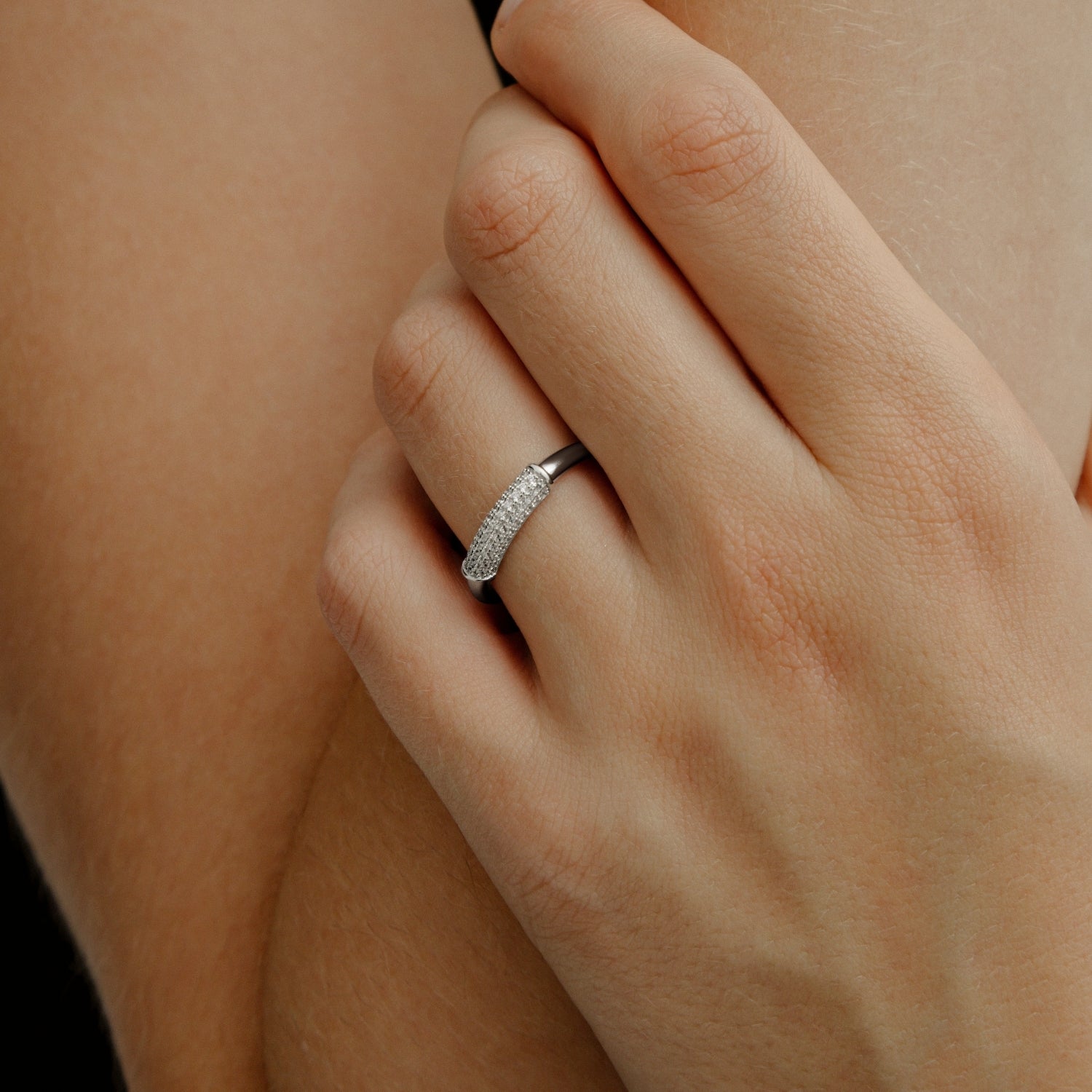 xenox-curve-ring-925-sterlingsilber-rhodiniert-mit-zirkonia-besatz image 3