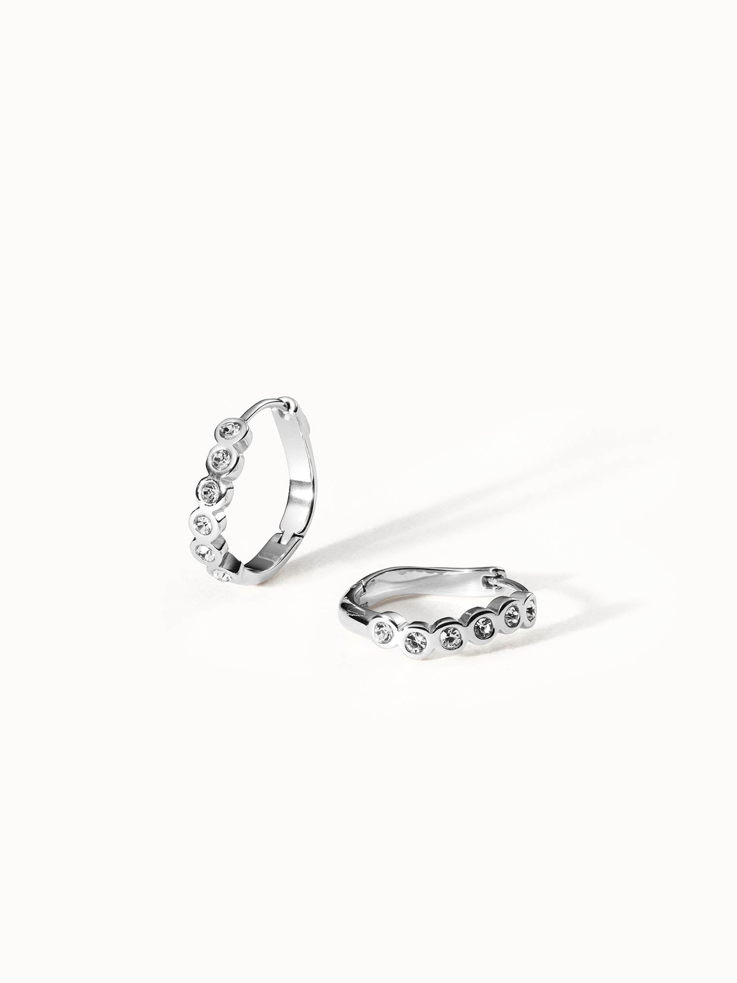 purelei-reef-ohrringe-creolen-geschwungen-20-mm-mit-zirkonia image 6