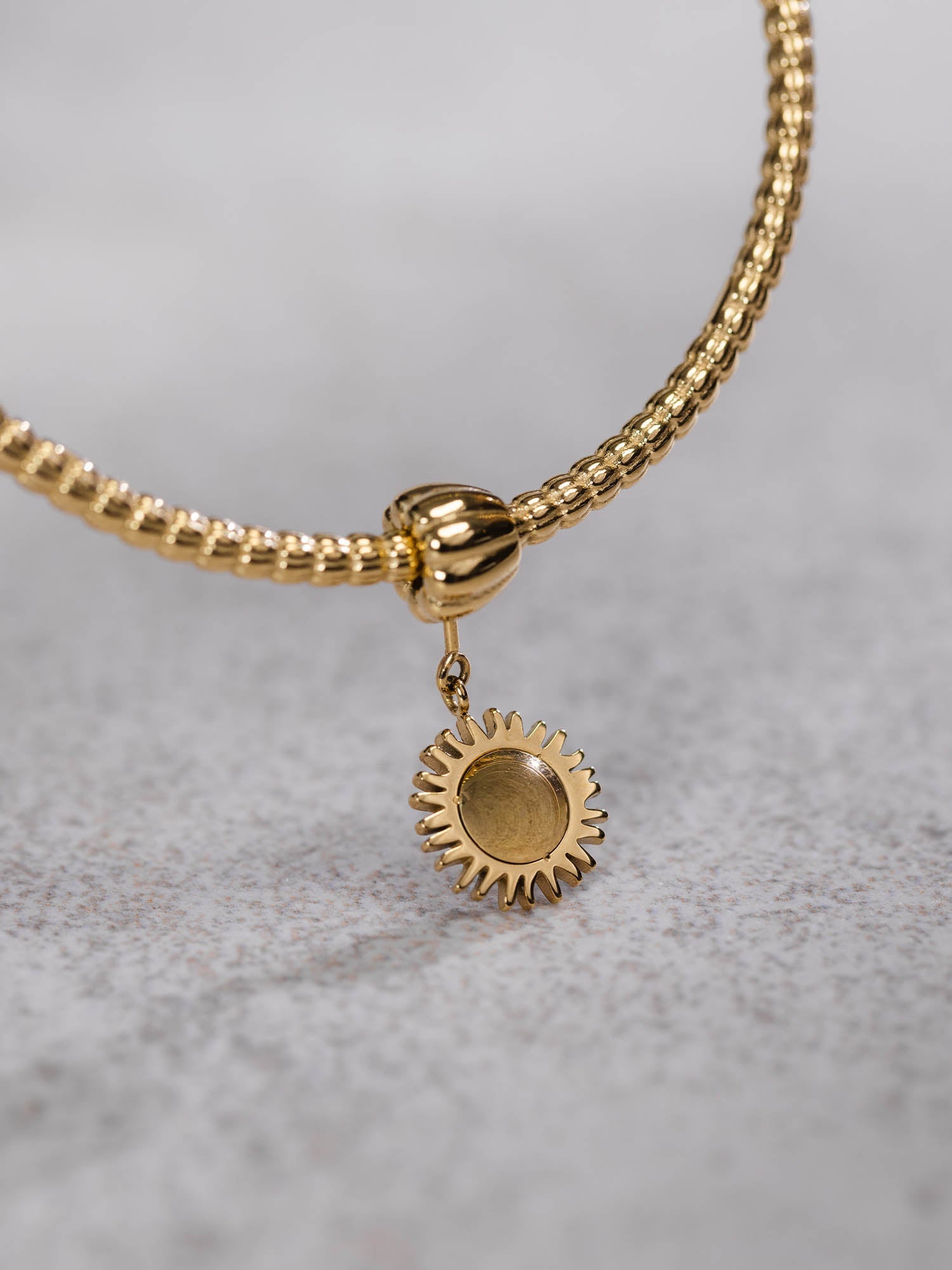 purelei-lei-sun-charm-abnehmbarer-charm-mit-sonnendesign image 3