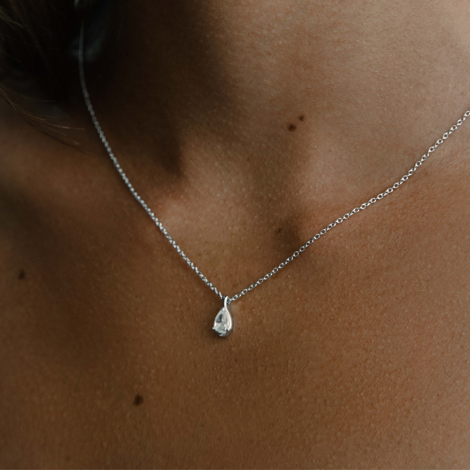 xenox-halo-halskette-925-sterlingsilber-rhodiniert-mit-zirkonia-tropfen image 3
