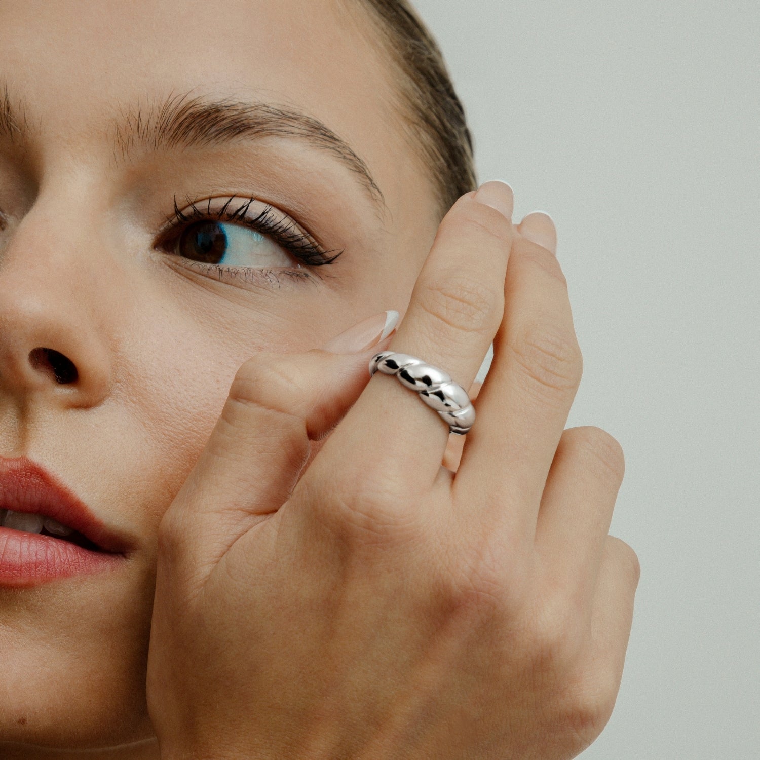 xenox-sculpted-ring-925-sterlingsilber-rhodiniert-gedreht image 3