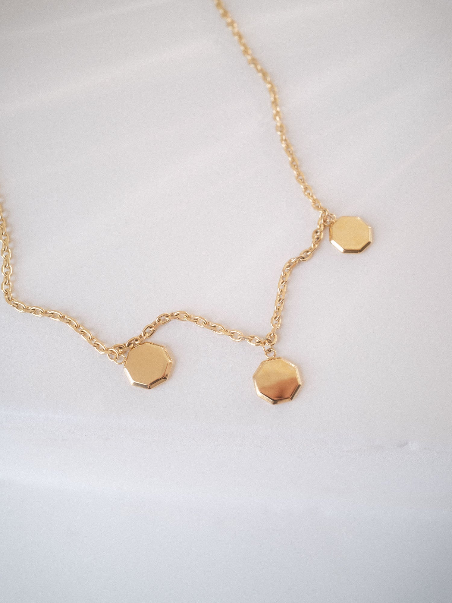 purelei-eternal-kette-gravierbare-initialen-kette-mit-3-anh-ngern image 8