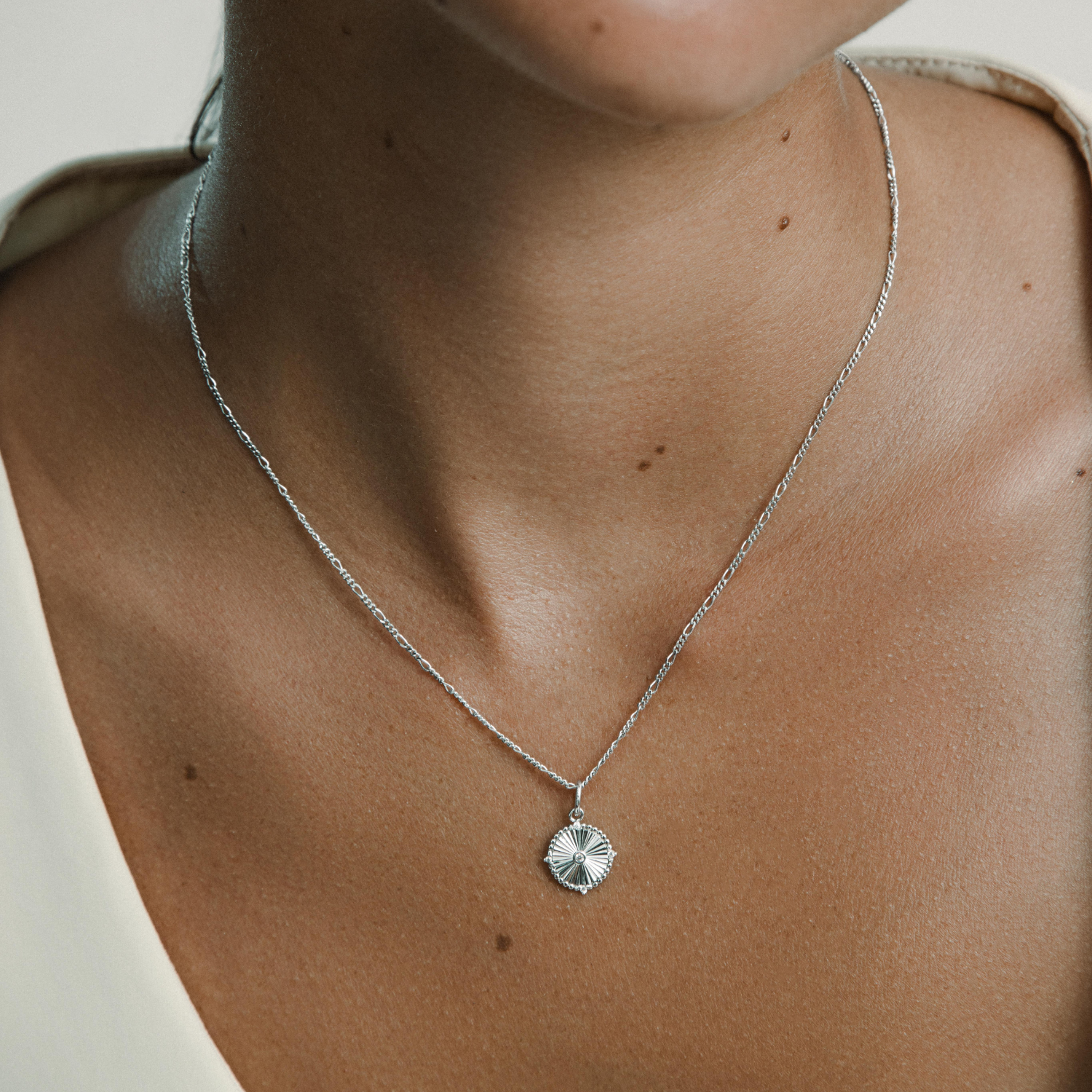 xenox-kompass-charm-925-sterlingsilber-rhodiniert-xs10546 image 3