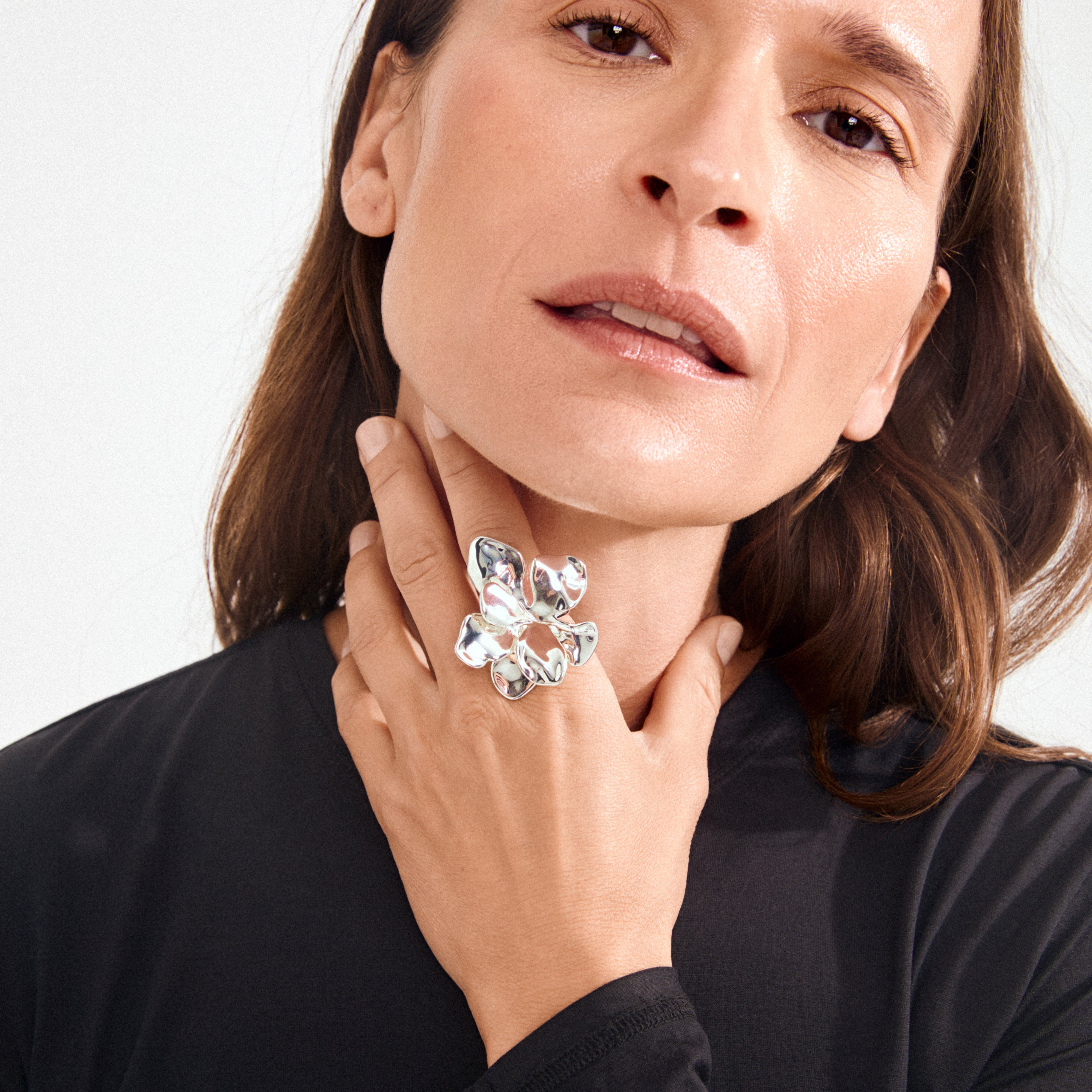 pilgrim-lunith-ring-versilbert-verstellbarer-blumen-statementring image 2