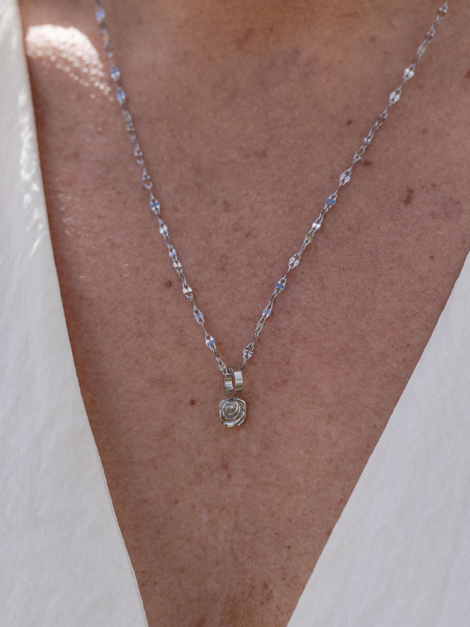 purelei-rosen-charm-anh-nger-geburtsblume-juni image 6
