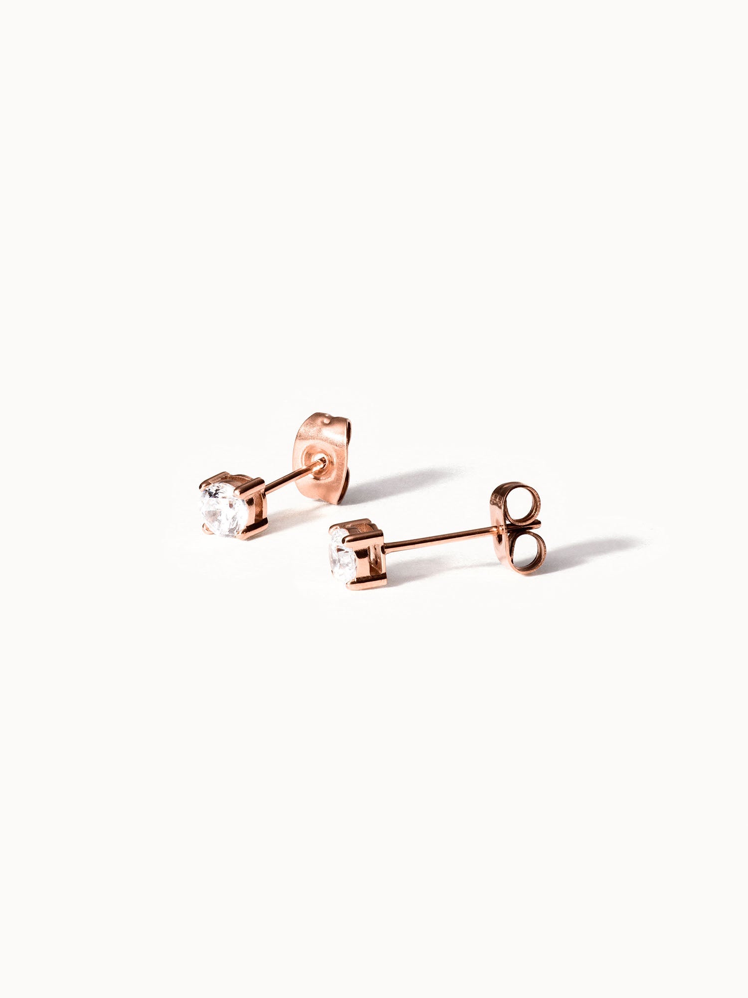 purelei-pristine-ohrringe-klein-ohrstecker-mit-zirkonia-4-mm-in-gold-silber-ros- image 8