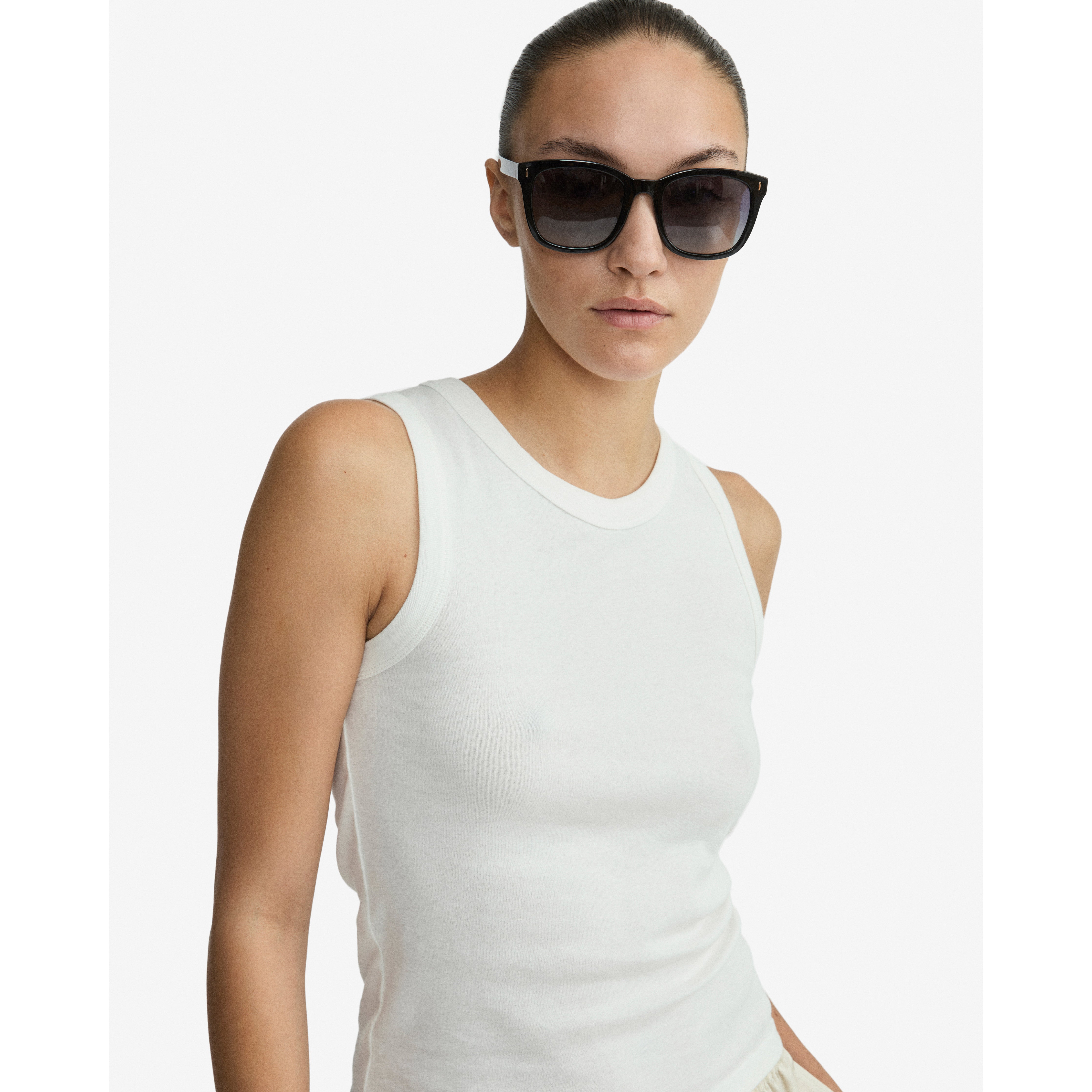 pilgrim-katya-retro-sonnenbrille-schwarz-uv400 image 2