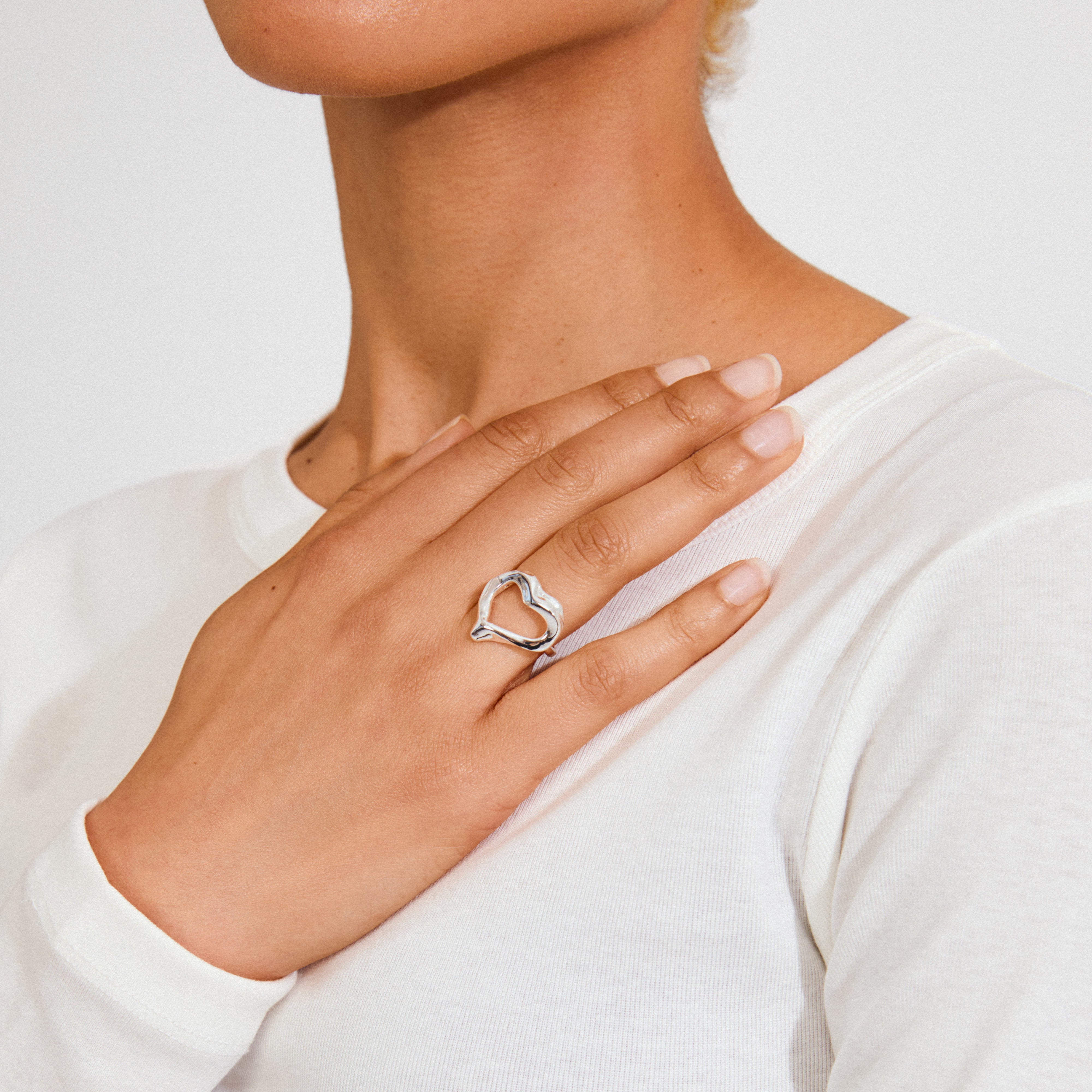 pilgrim-iris-ring-herz-versilbert-verstellbar image 3