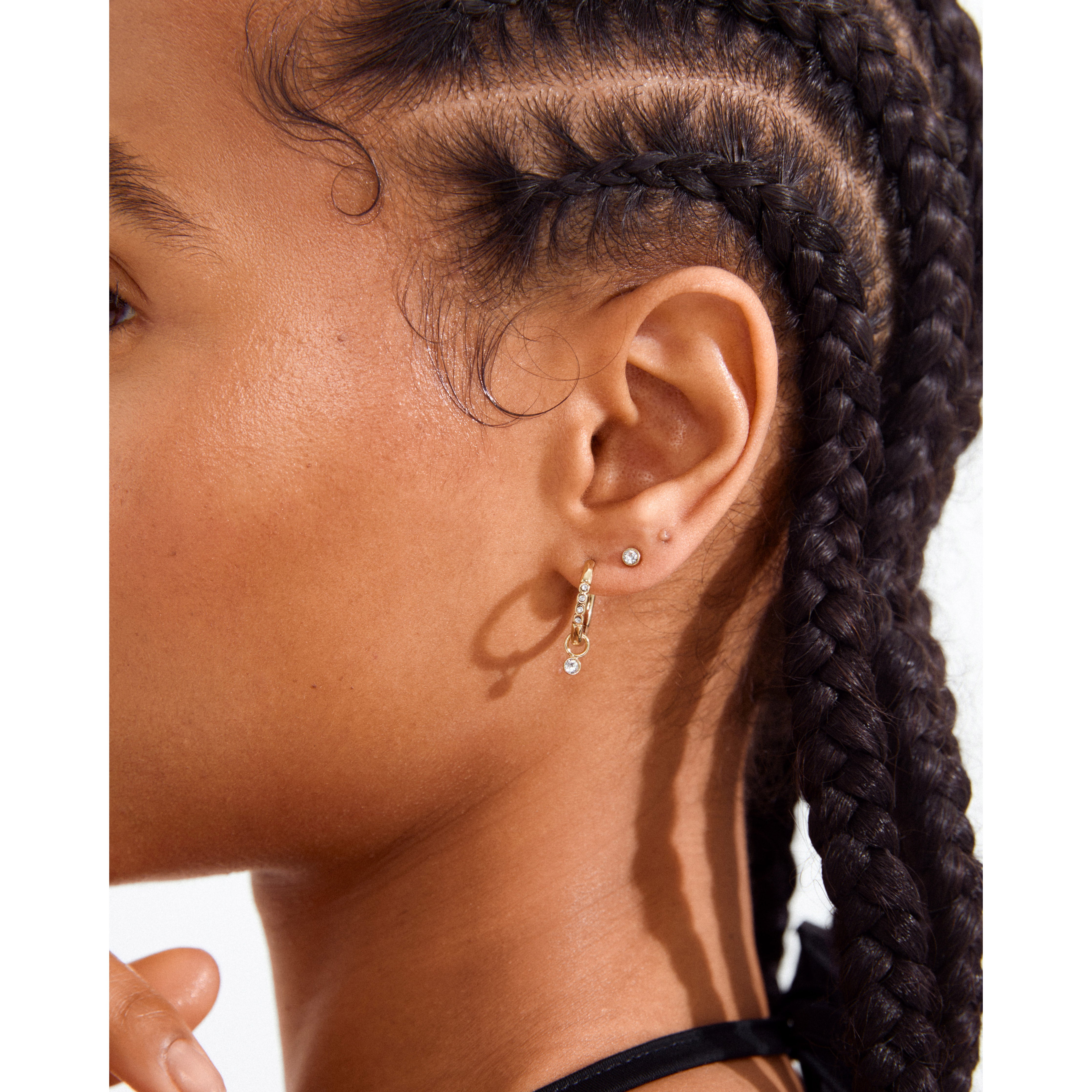 pilgrim-elna-ohrring-set-2-in-1-goldplattiert-ohrstecker-creolen-mit-kristall-an image 3