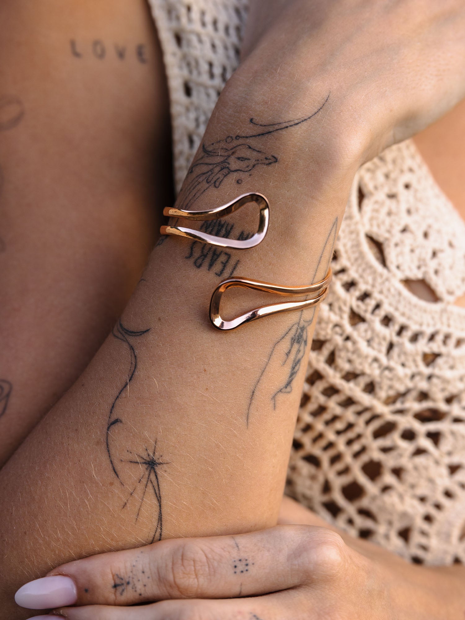 purelei-journey-armcuff-armreif-geschwungen-aus-edelstahl image 7