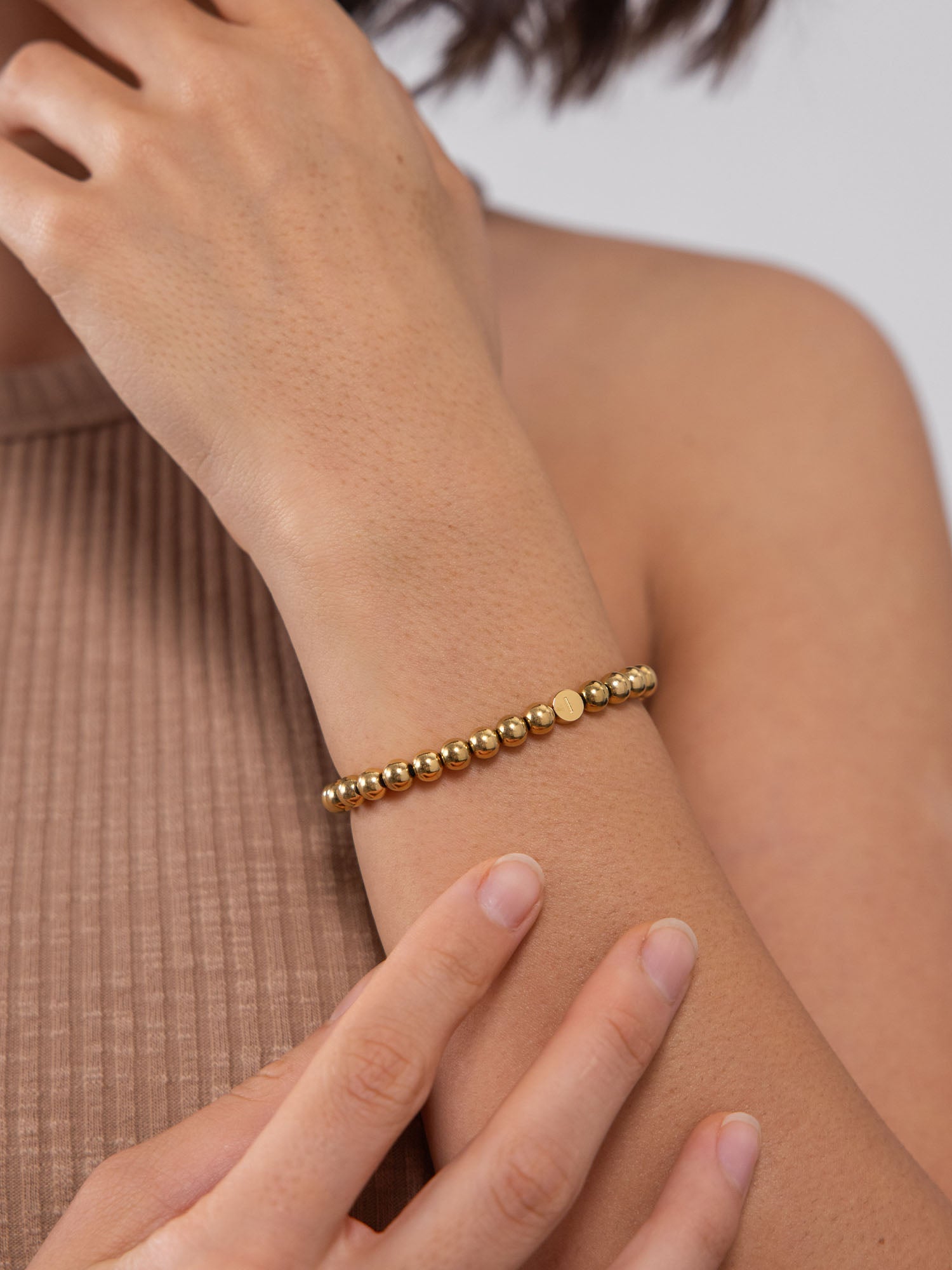 purelei-letter-i-armband-personalisierter-buchstaben-armreif-mit-kugeln-flexibel image 2