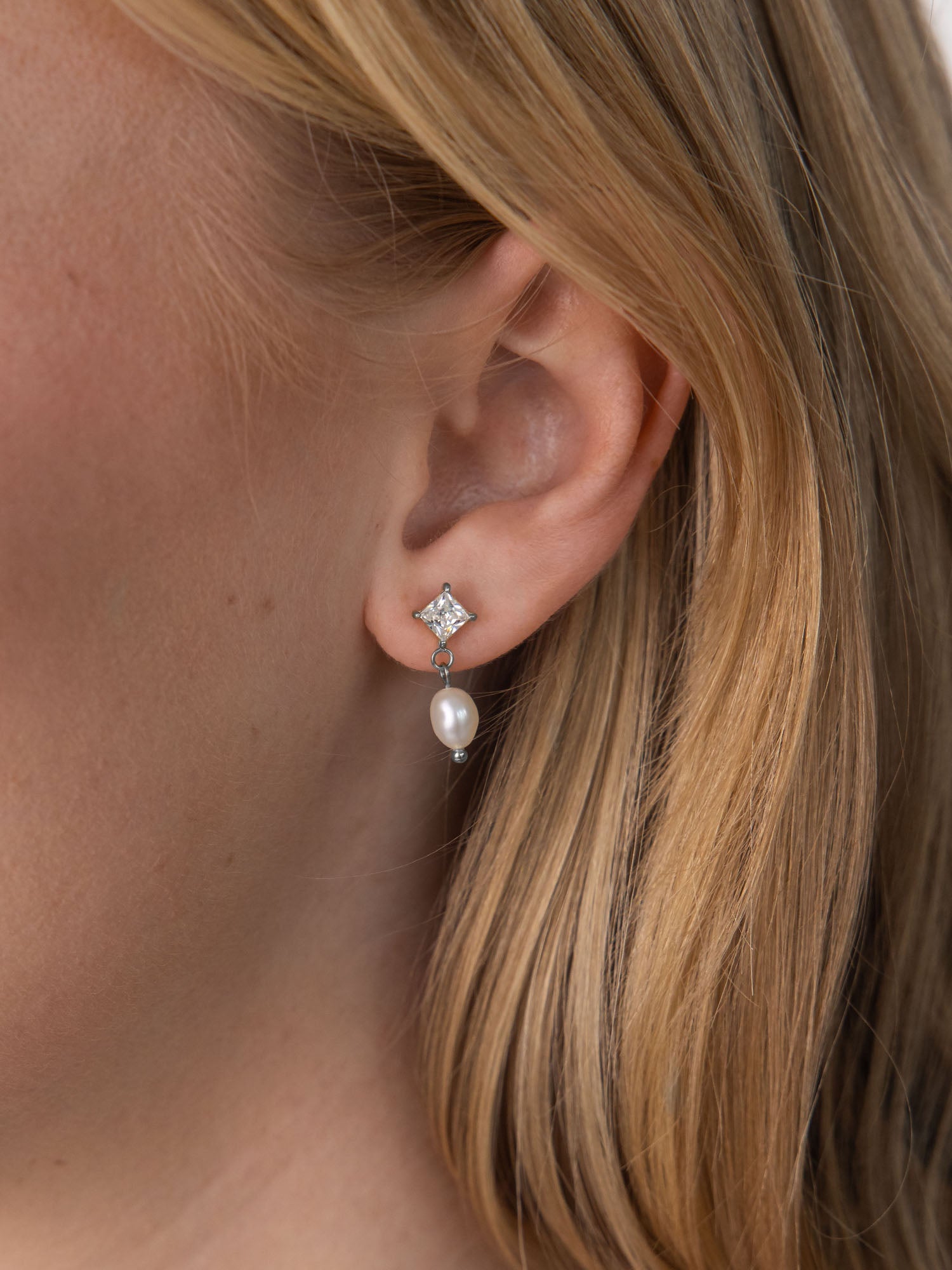 purelei-elegant-pearl-ohrringe-mit-stein-und-perle image 6