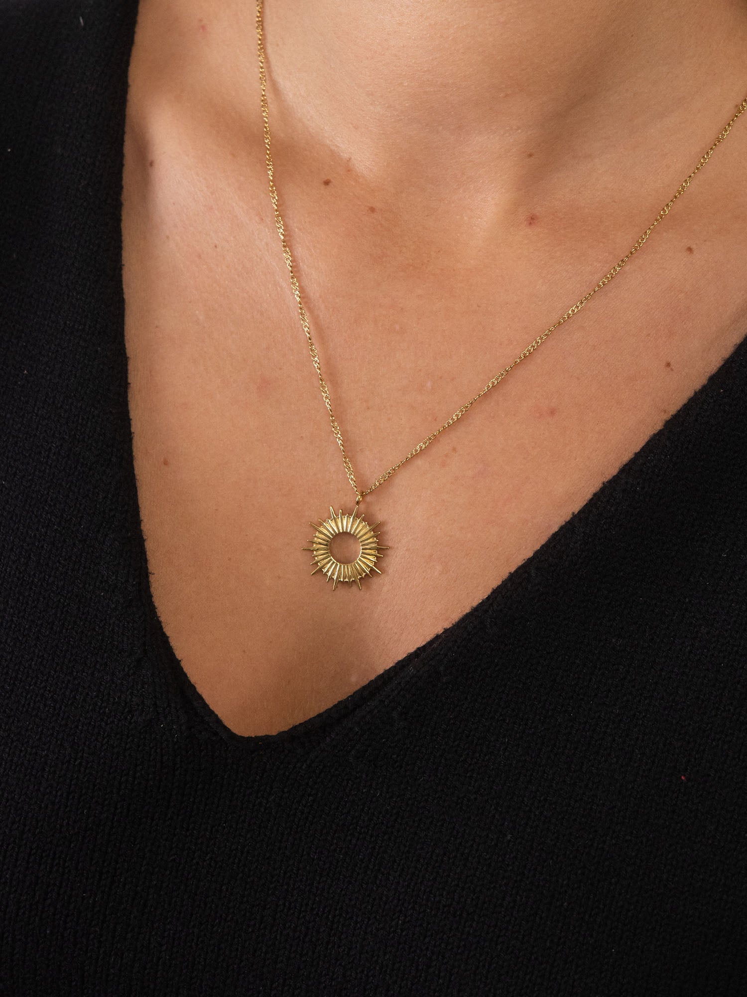 purelei-soleil-kette-halskette-mit-sonnen-anh-nger-in-gold-ros-gold-silber image 2