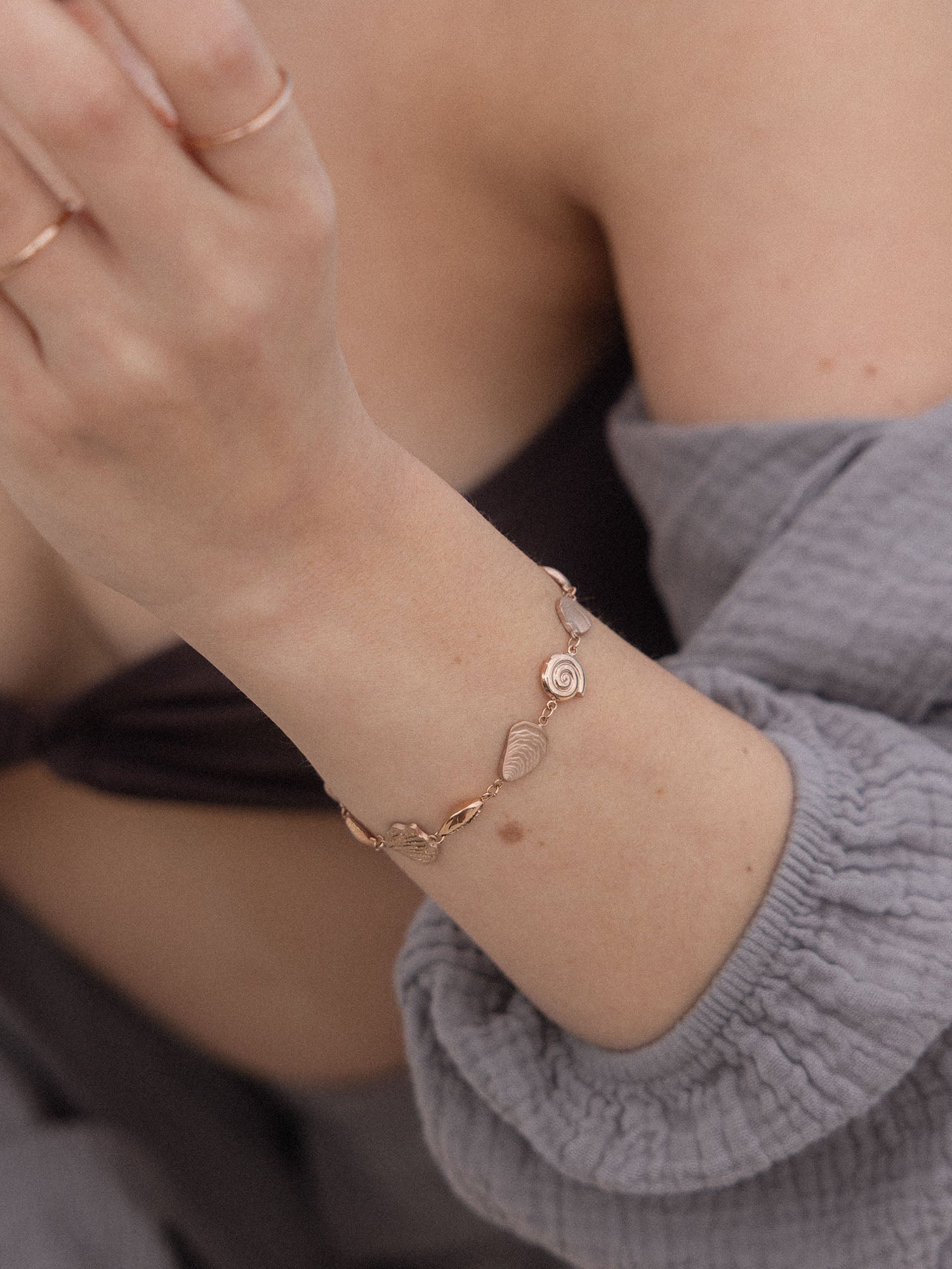 purelei-ocean-whisper-armband-muschel-armband image 7