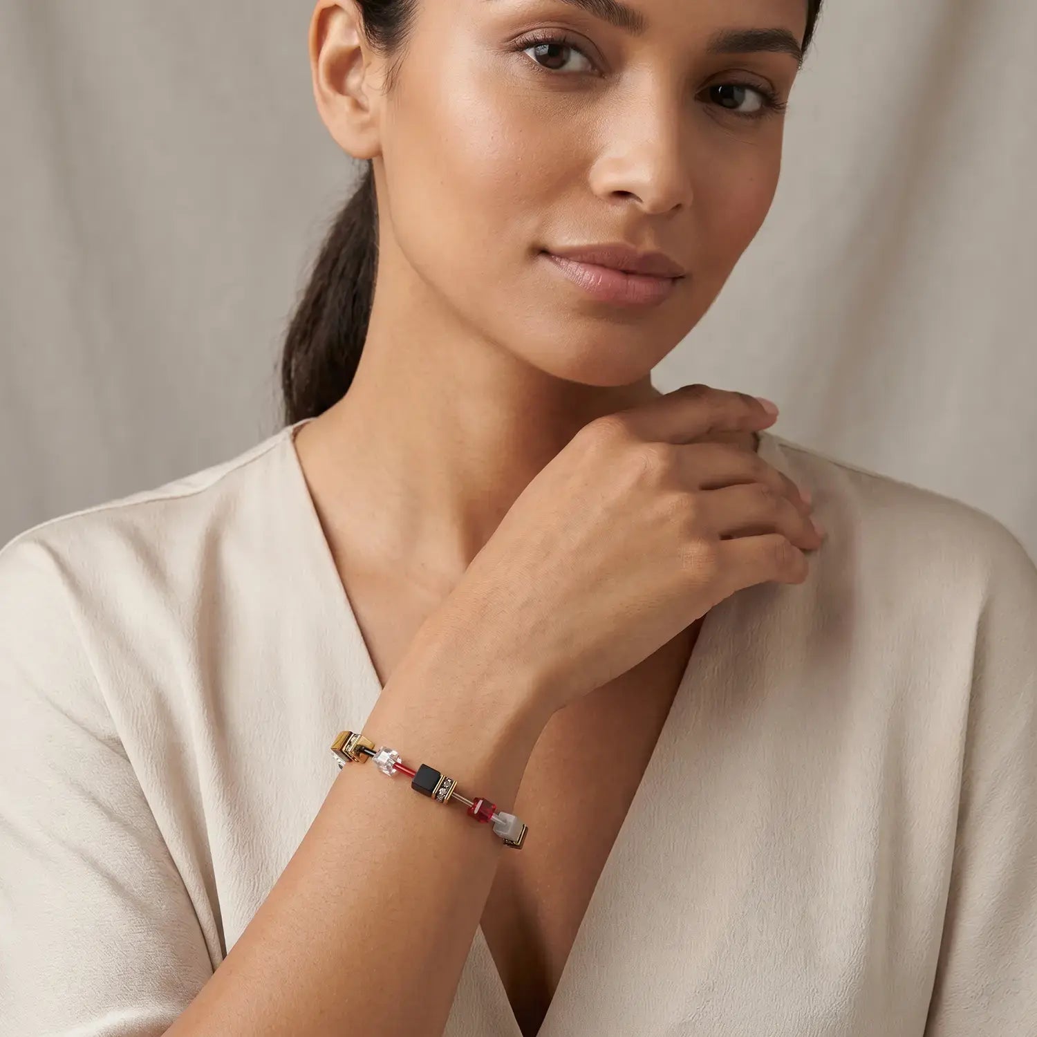 coeur-de-lion-geocube-iconic-precious-armband-rustic-luxe-grau-18-5-cm image 4