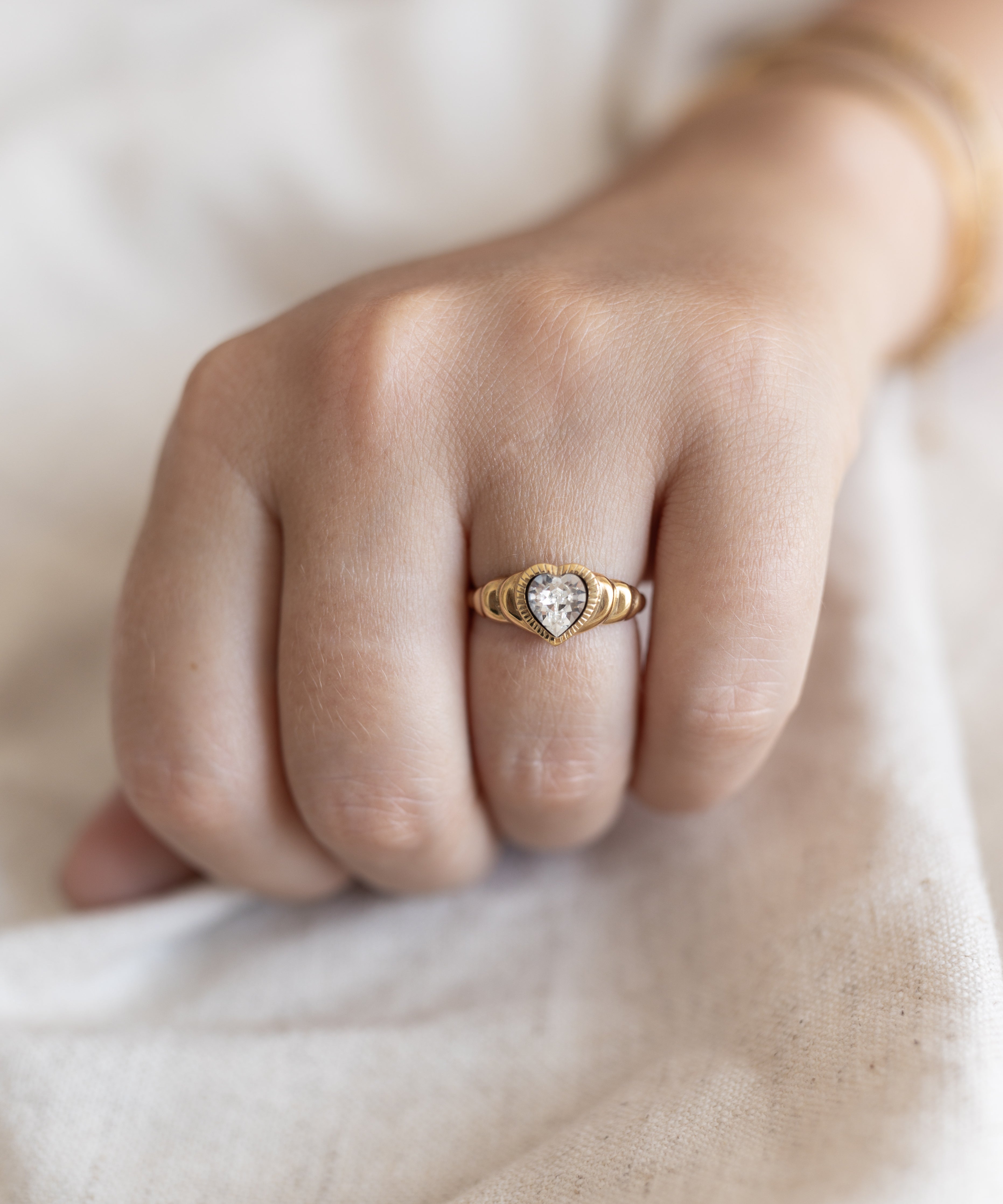 wald-berlin-be-my-lover-ring-mini-gold-vermeil-ring-mit-swarovski-stein image 2