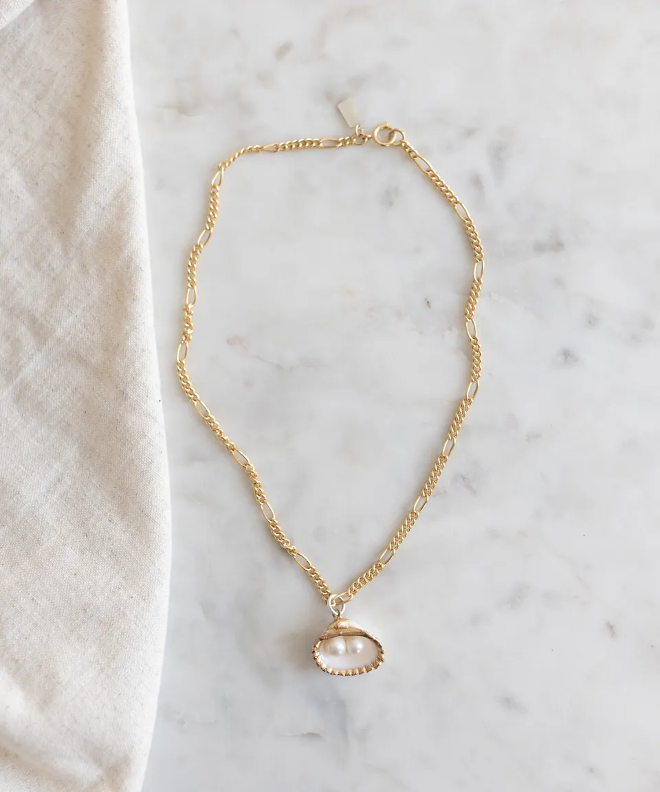 wald-berlin-drop-it-like-it-s-hot-shell-necklace-55cm-muschelkette-mit-perlen image 1
